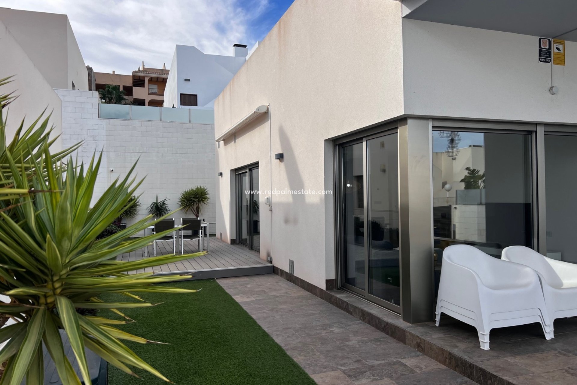 Resale - Villa -
Orihuela Costa