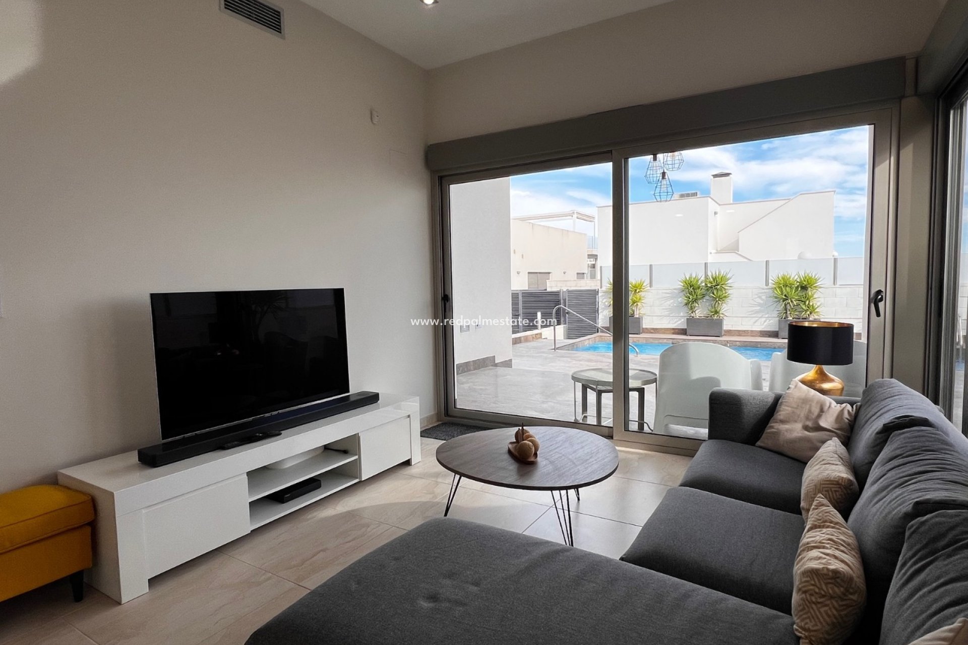 Resale - Villa -
Orihuela Costa