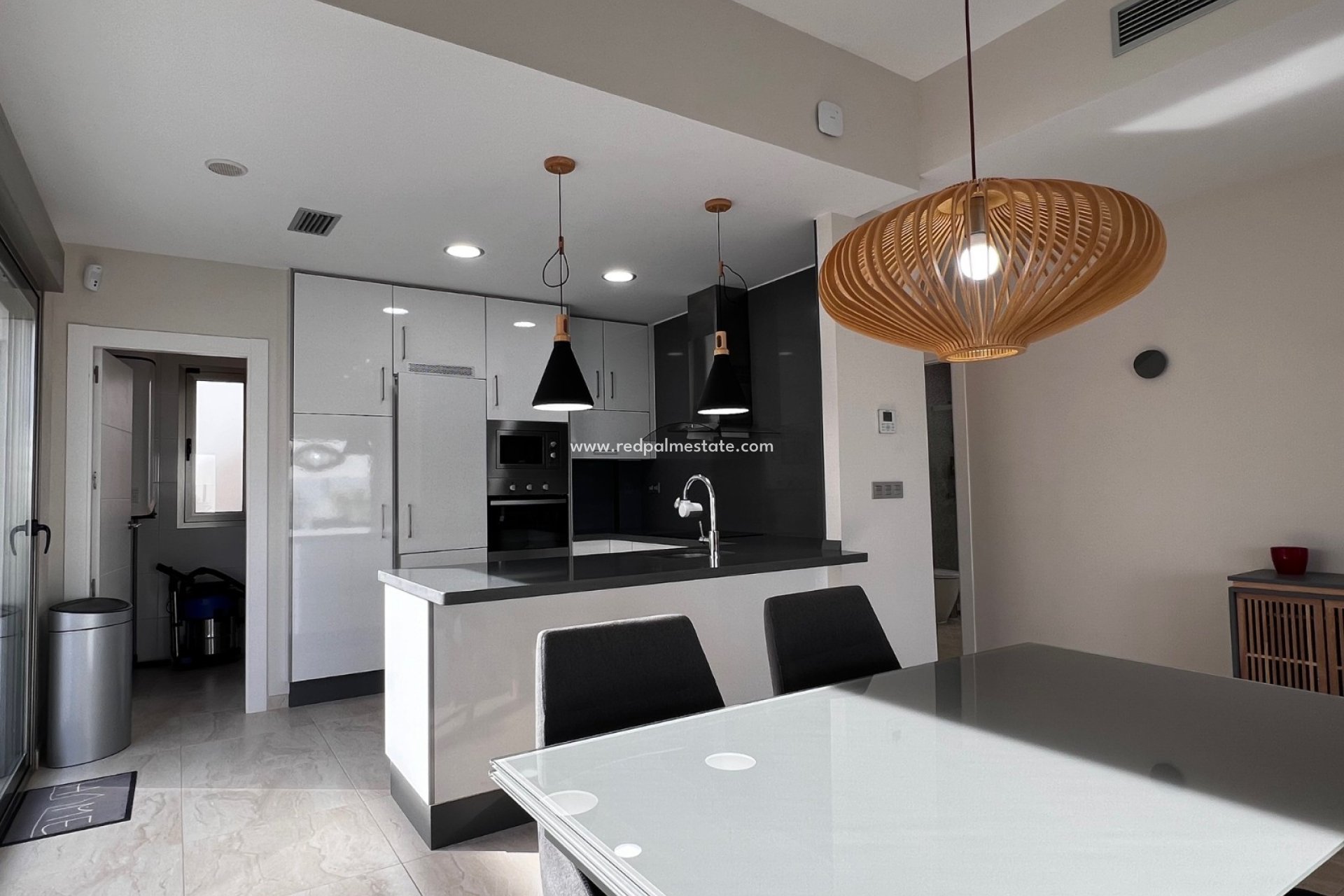 Resale - Villa -
Orihuela Costa