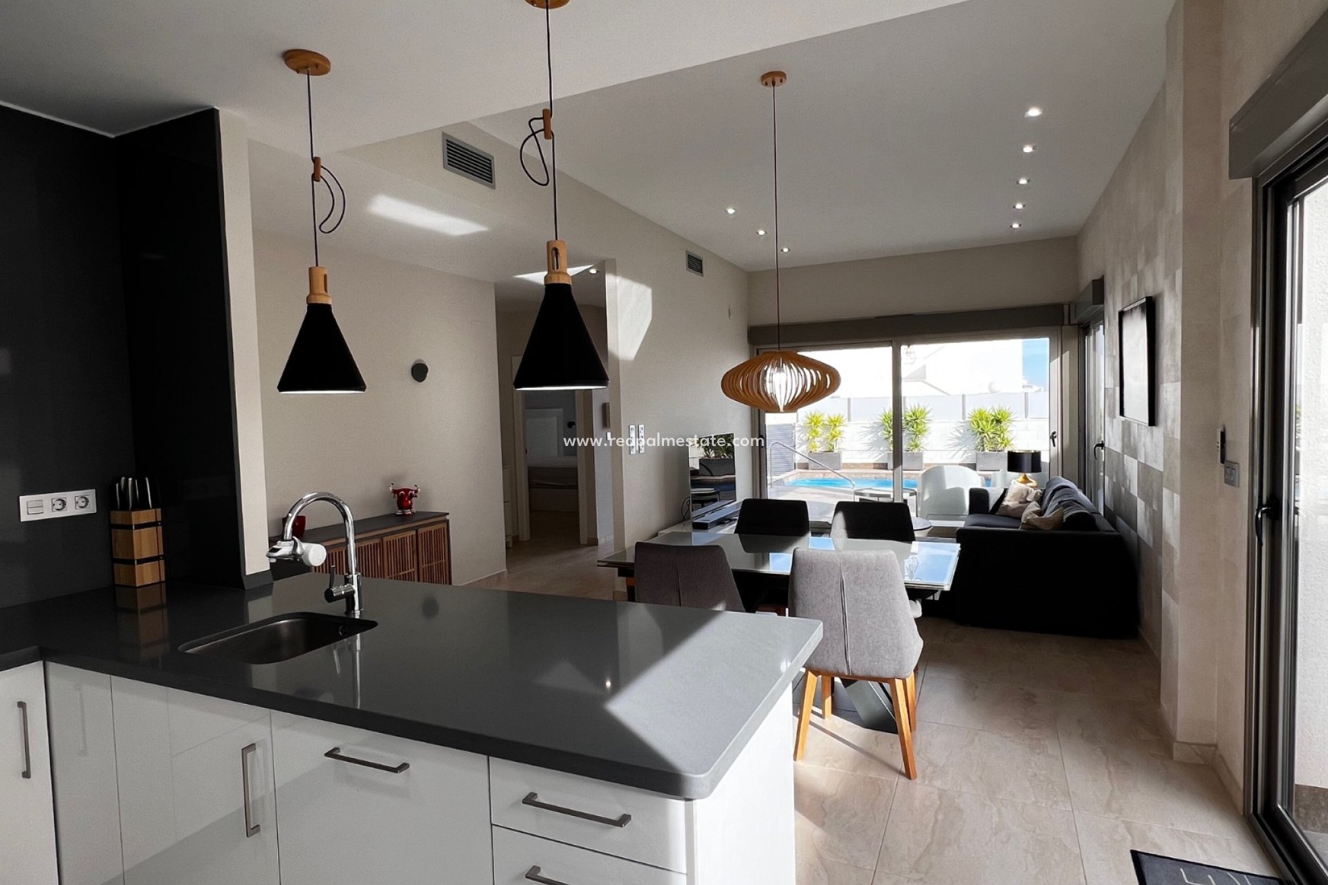 Resale - Villa -
Orihuela Costa