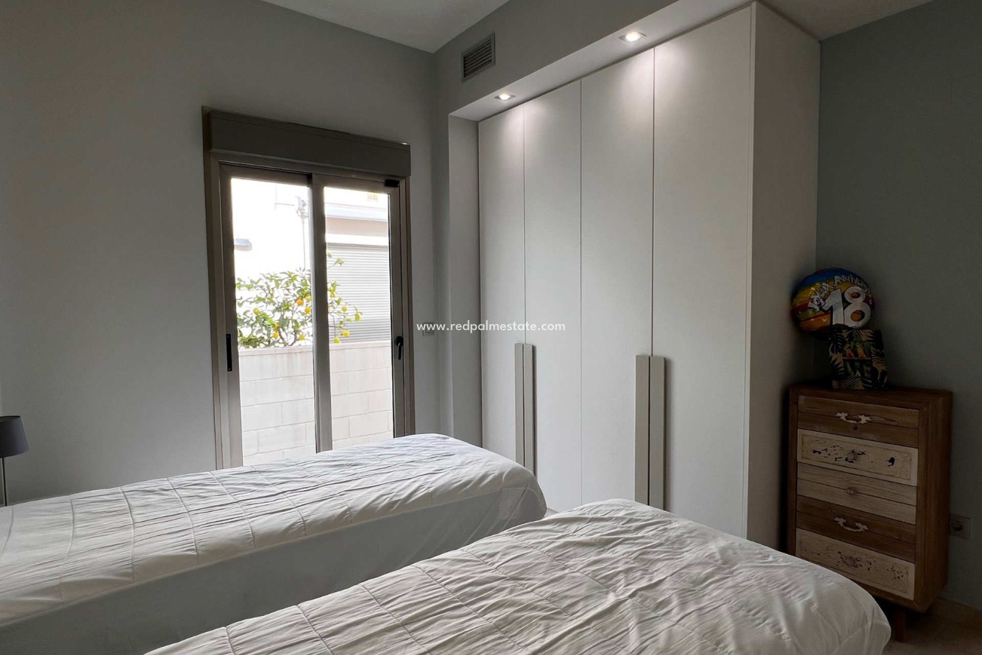 Resale - Villa -
Orihuela Costa