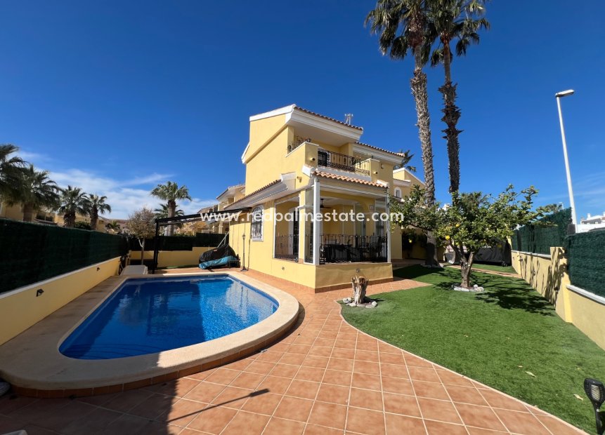 Resale - Villa -
Orihuela Costa