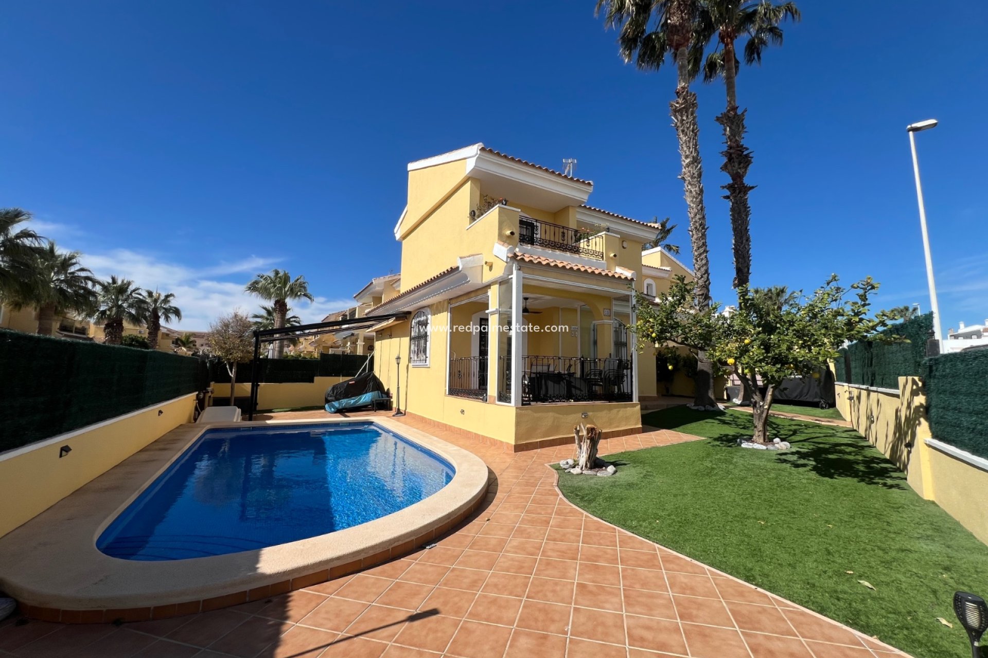 Resale - Villa -
Orihuela Costa