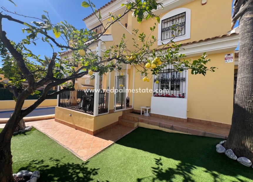 Resale - Villa -
Orihuela Costa