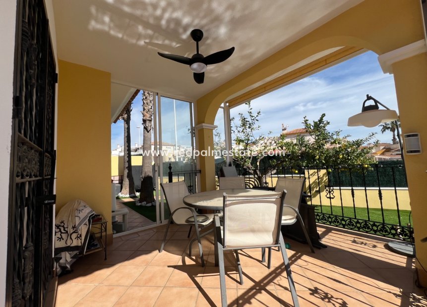Resale - Villa -
Orihuela Costa