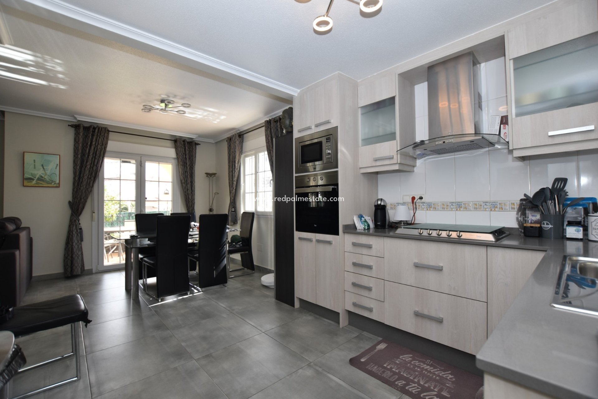 Resale - Villa -
Orihuela Costa