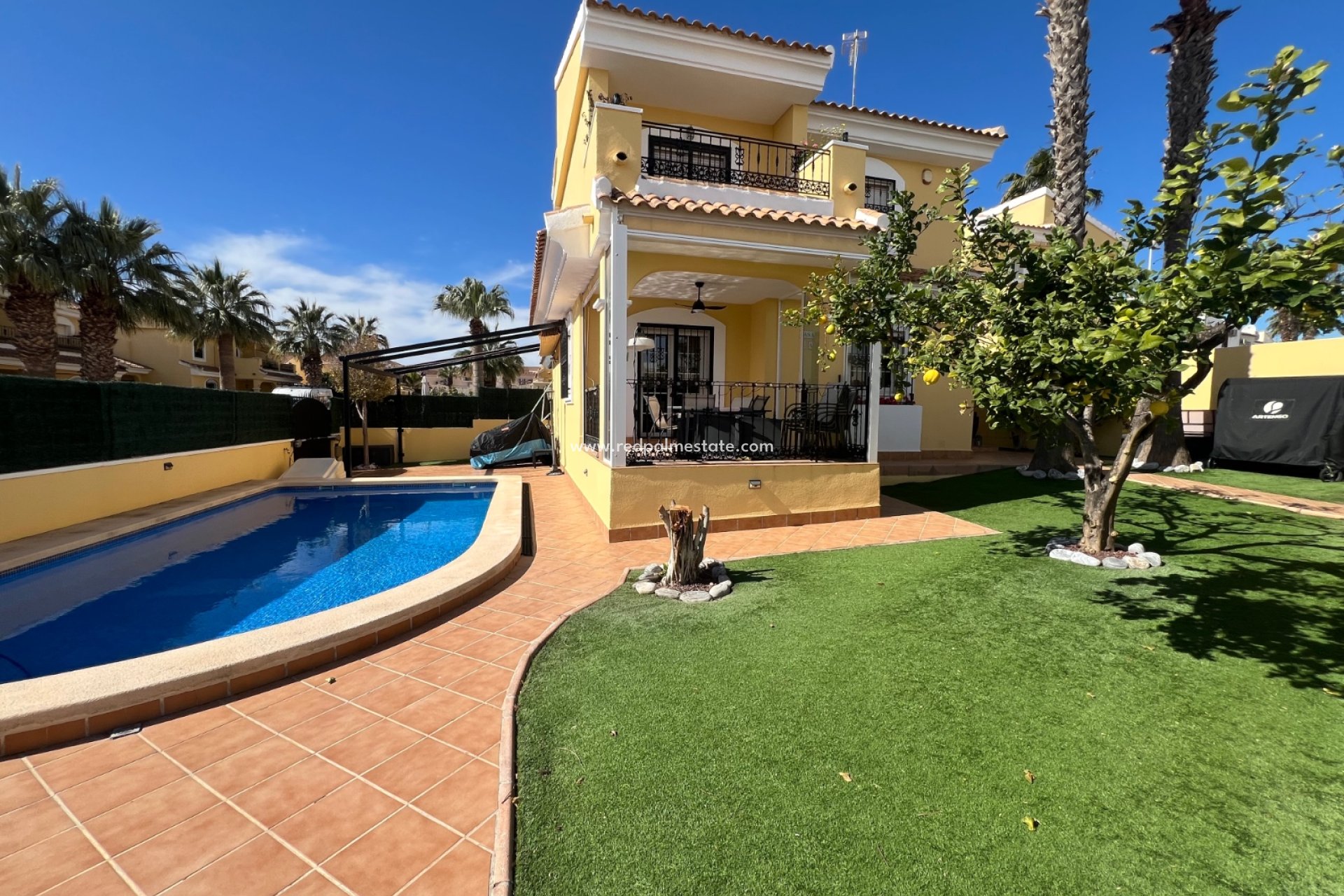 Resale - Villa -
Orihuela Costa