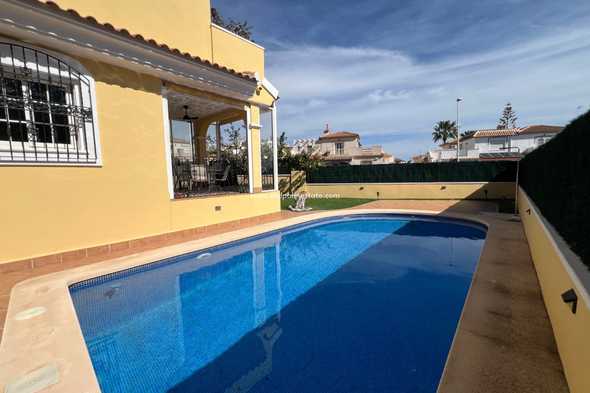 Resale - Villa -
Orihuela Costa