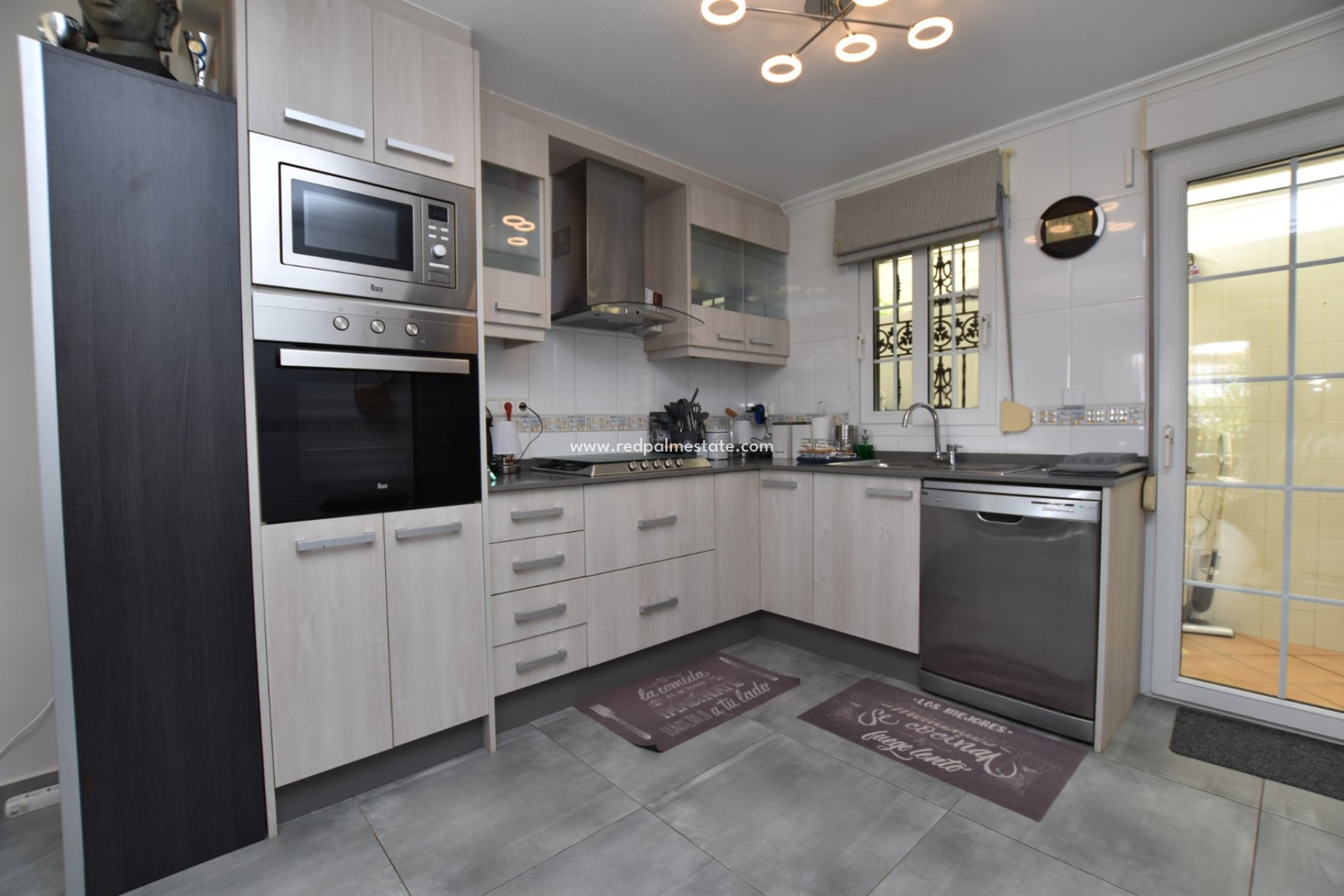 Resale - Villa -
Orihuela Costa
