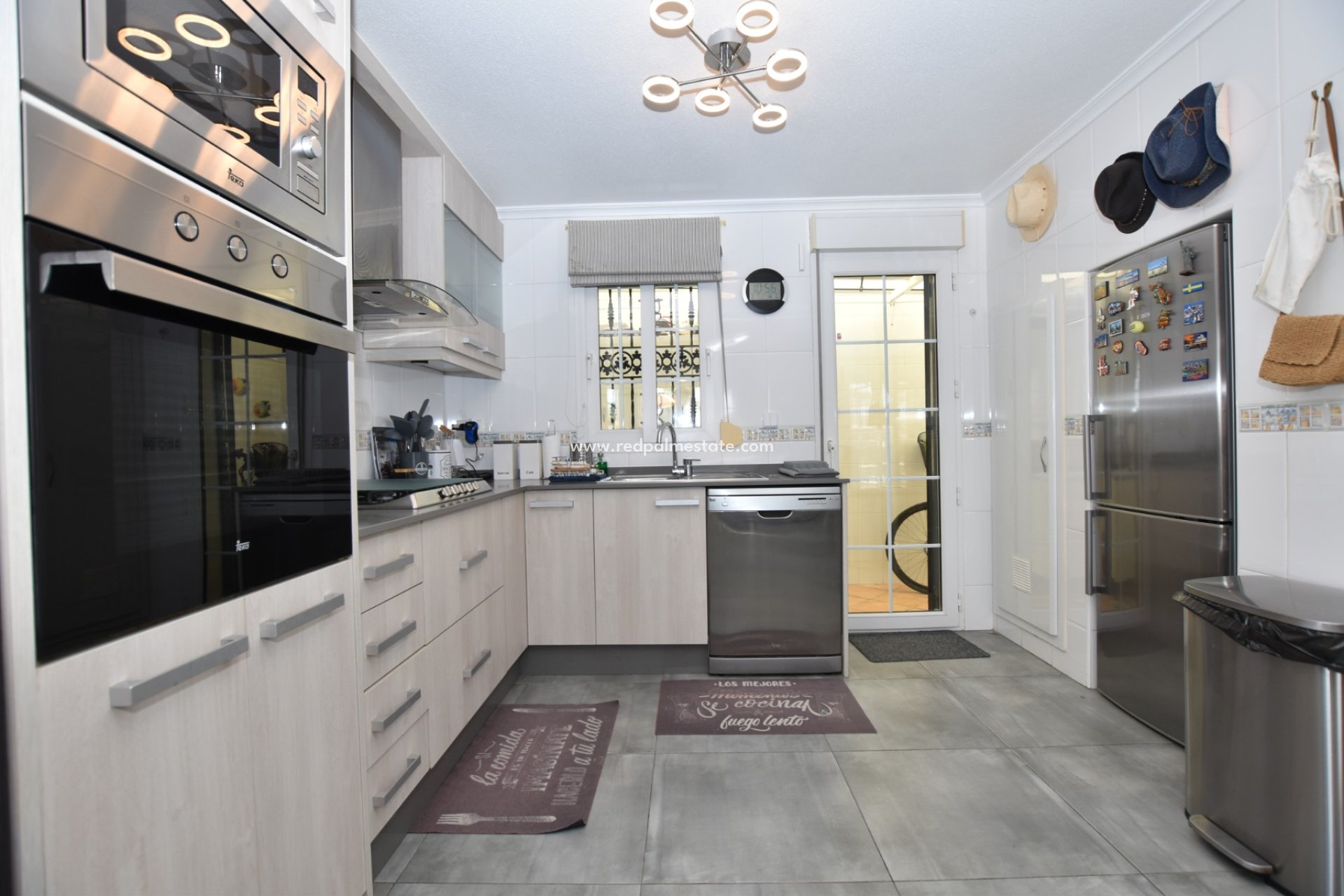 Resale - Villa -
Orihuela Costa