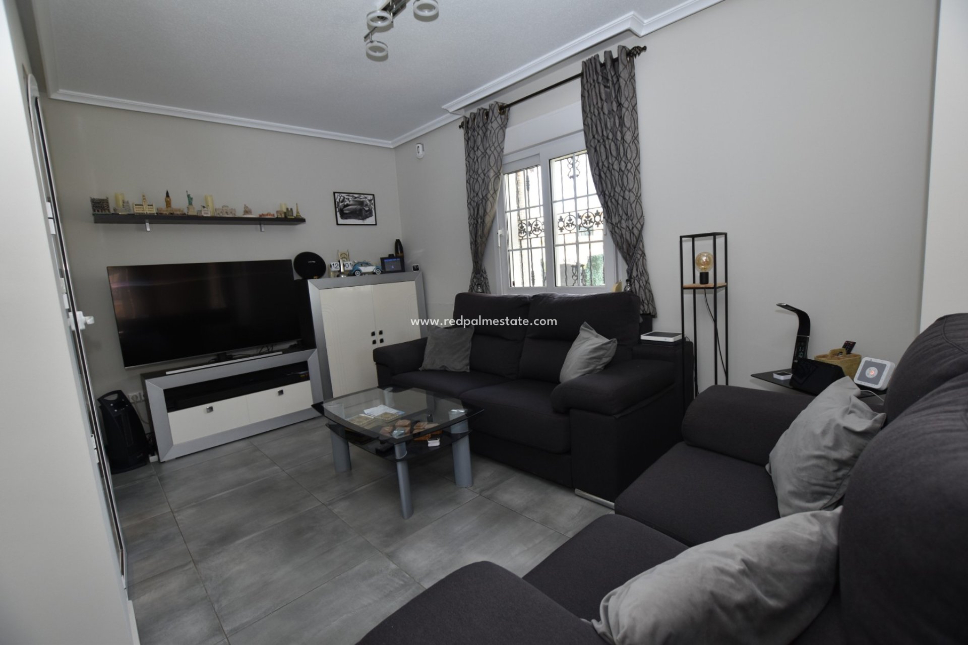 Resale - Villa -
Orihuela Costa