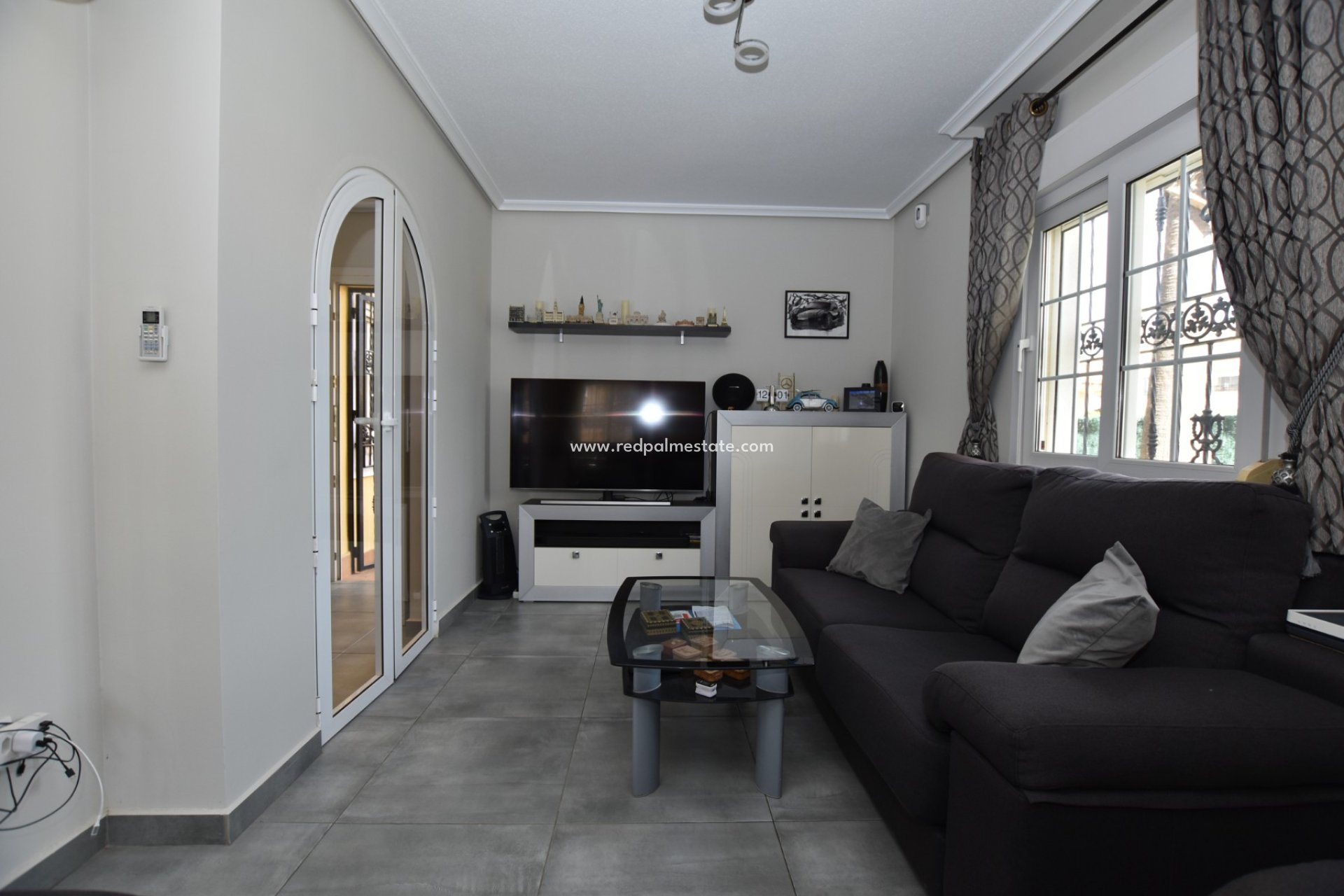 Resale - Villa -
Orihuela Costa
