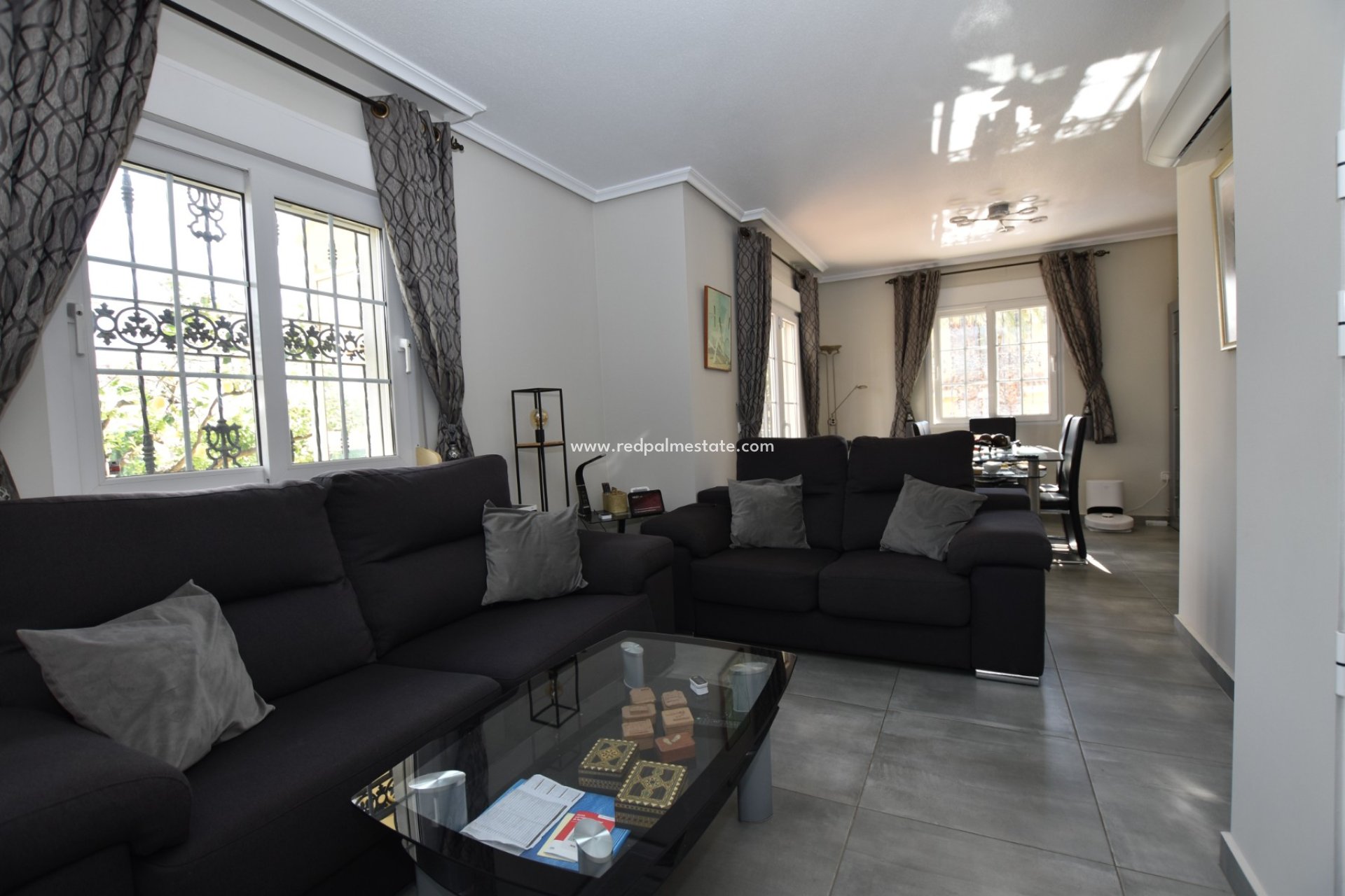 Resale - Villa -
Orihuela Costa