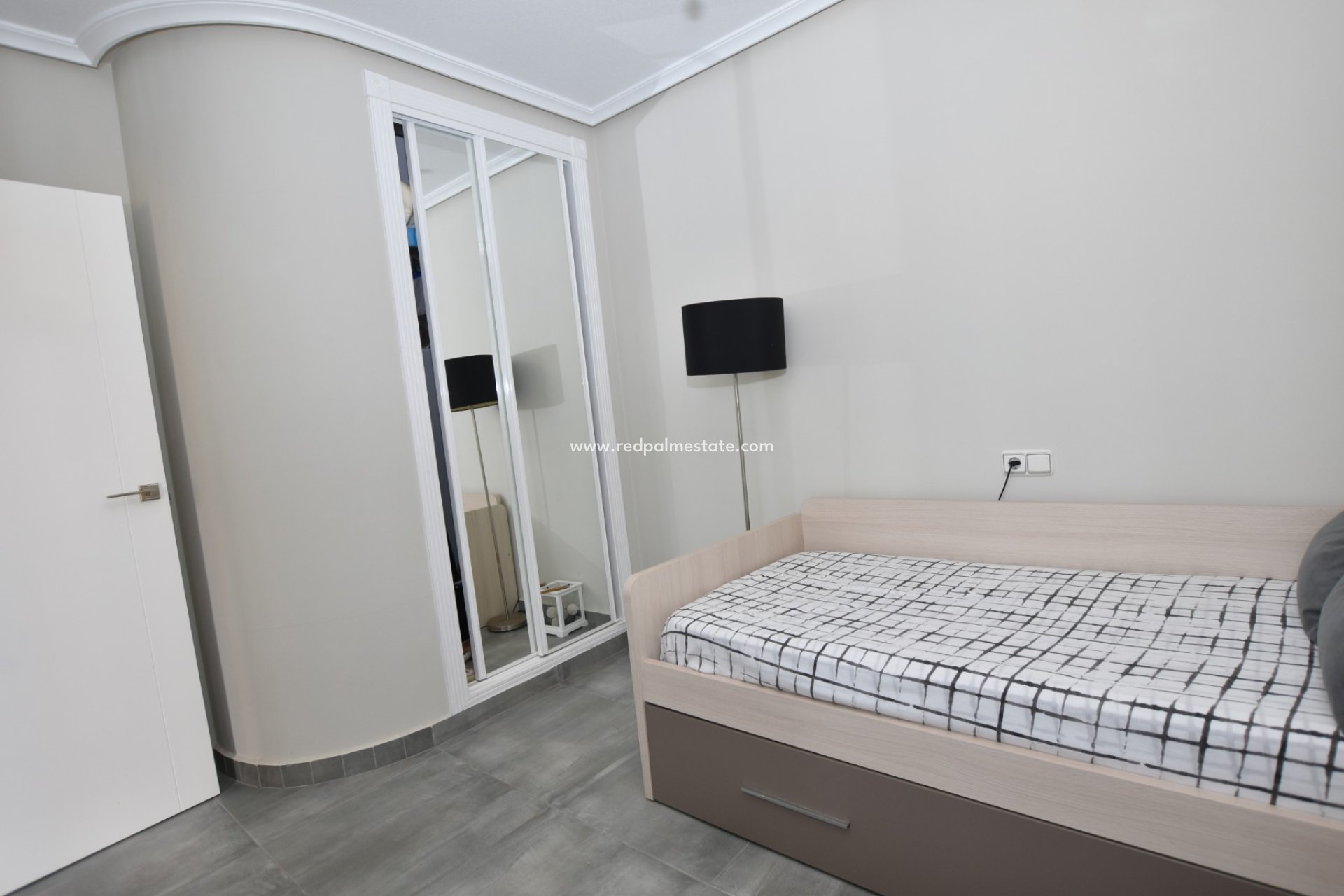 Resale - Villa -
Orihuela Costa