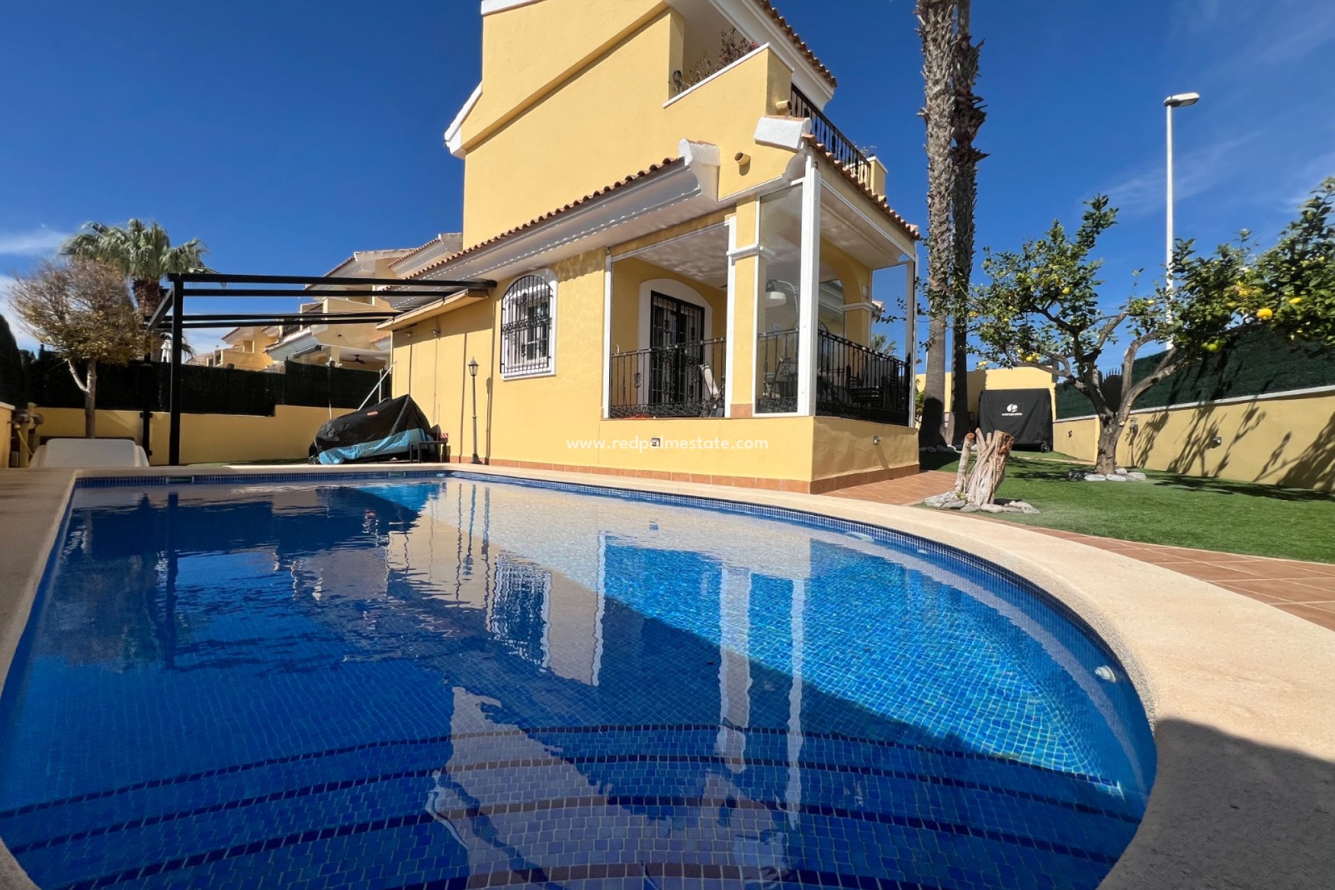 Resale - Villa -
Orihuela Costa
