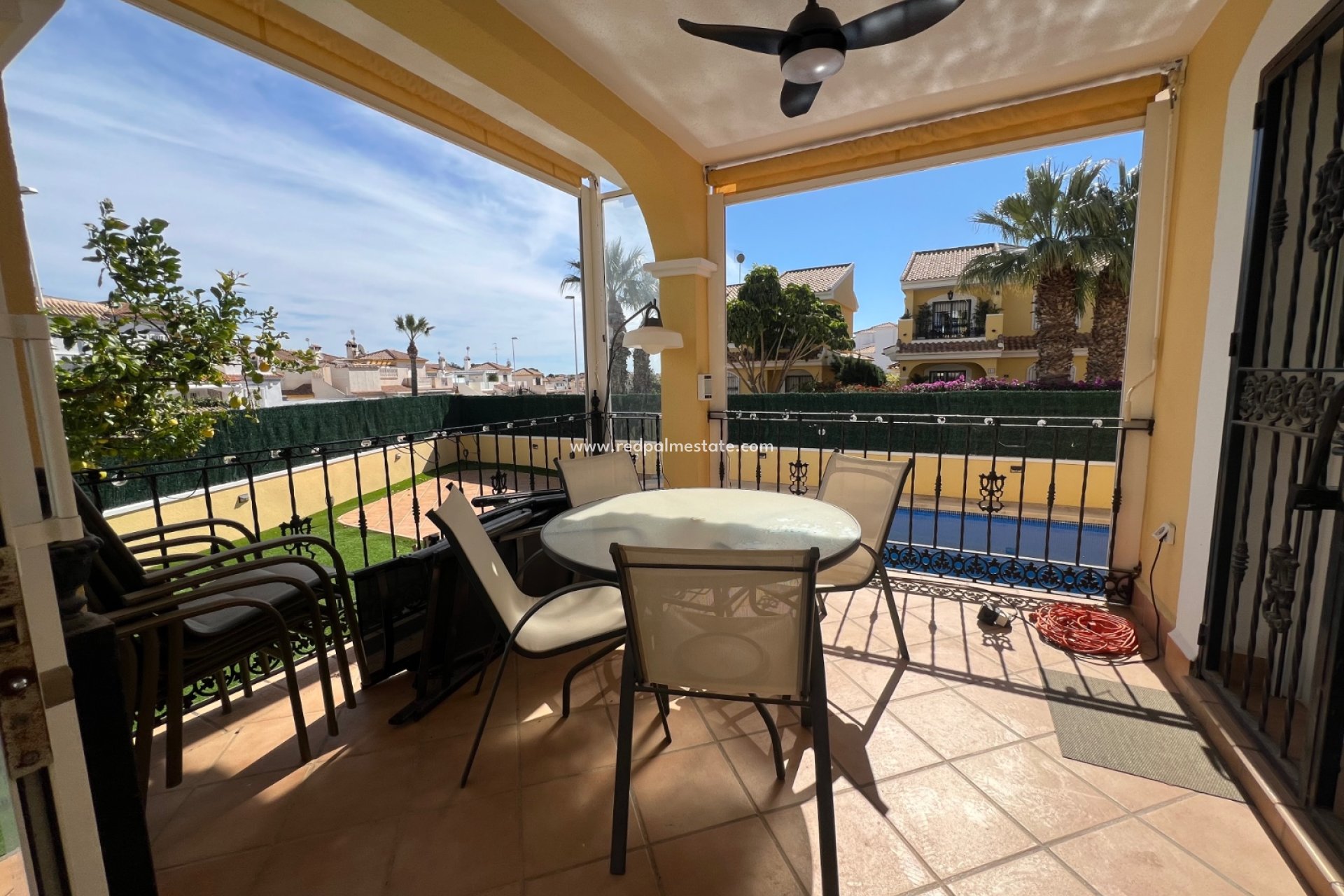 Resale - Villa -
Orihuela Costa
