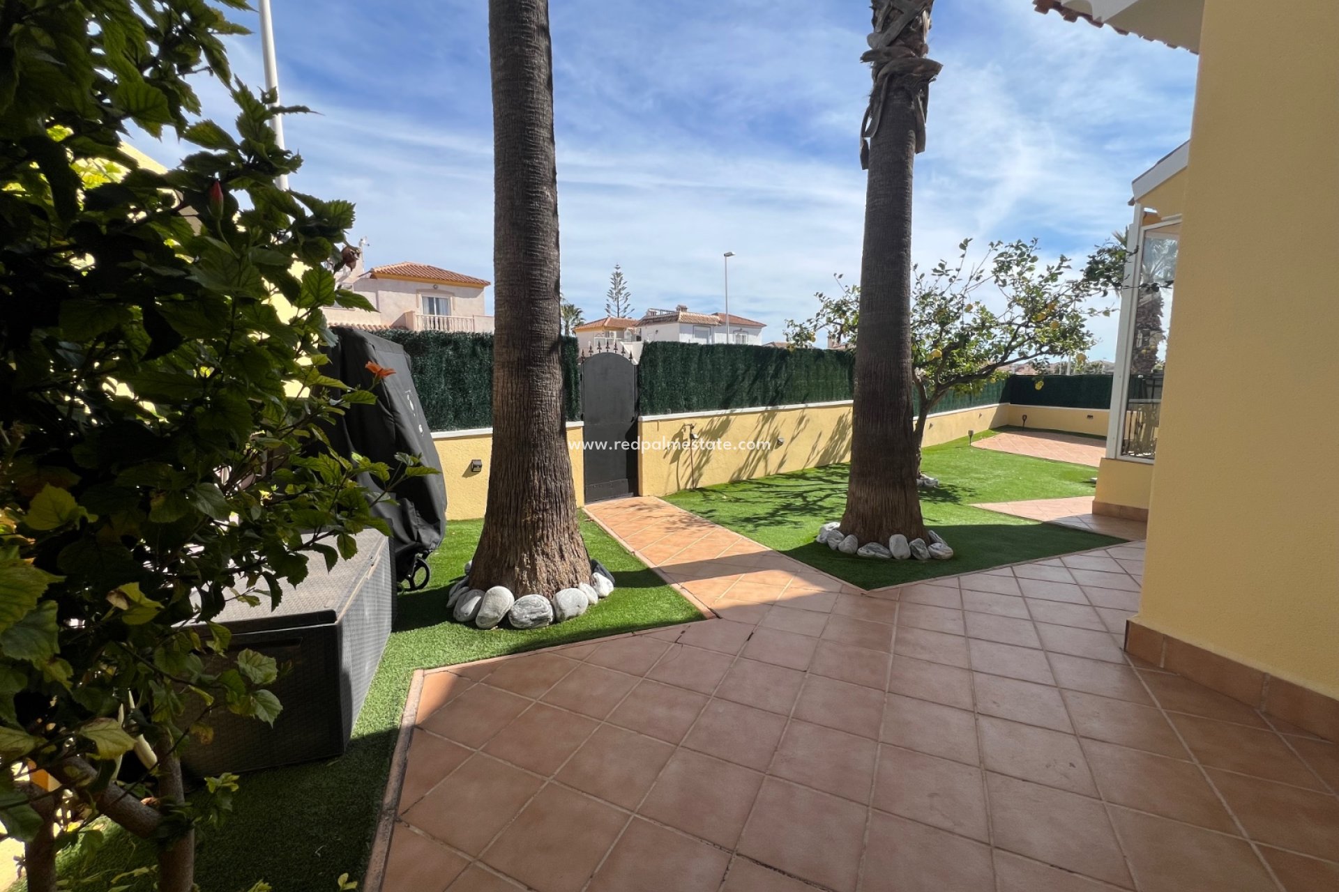 Resale - Villa -
Orihuela Costa