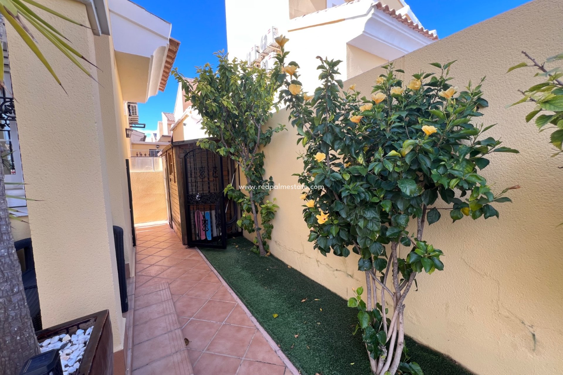 Resale - Villa -
Orihuela Costa
