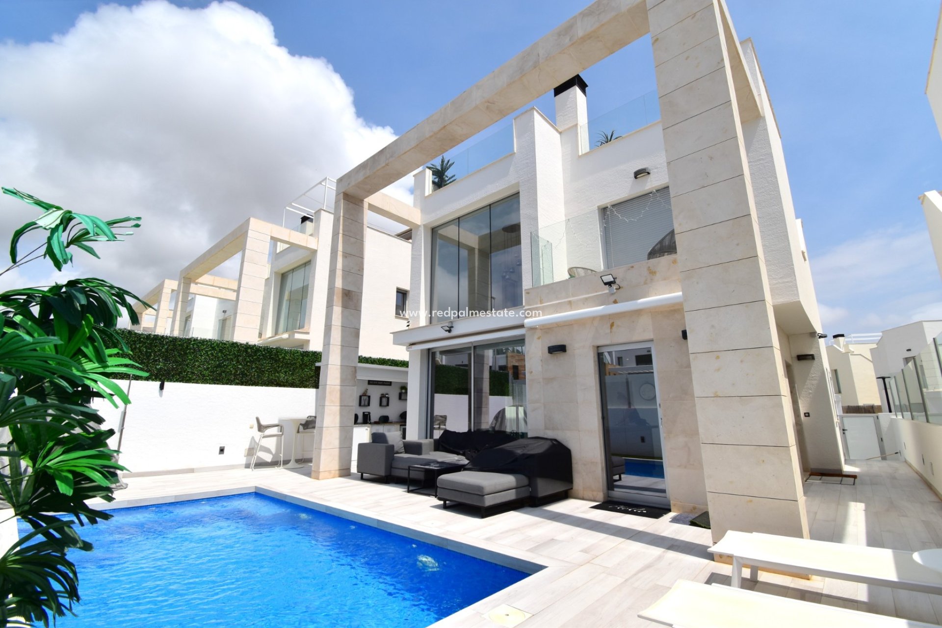 Resale - Villa -
Orihuela Costa