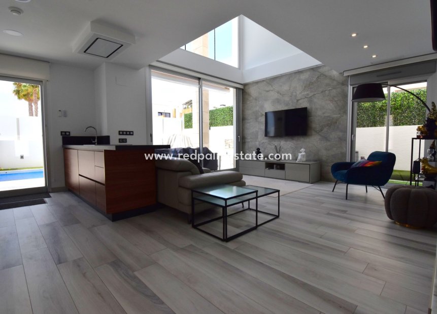 Resale - Villa -
Orihuela Costa