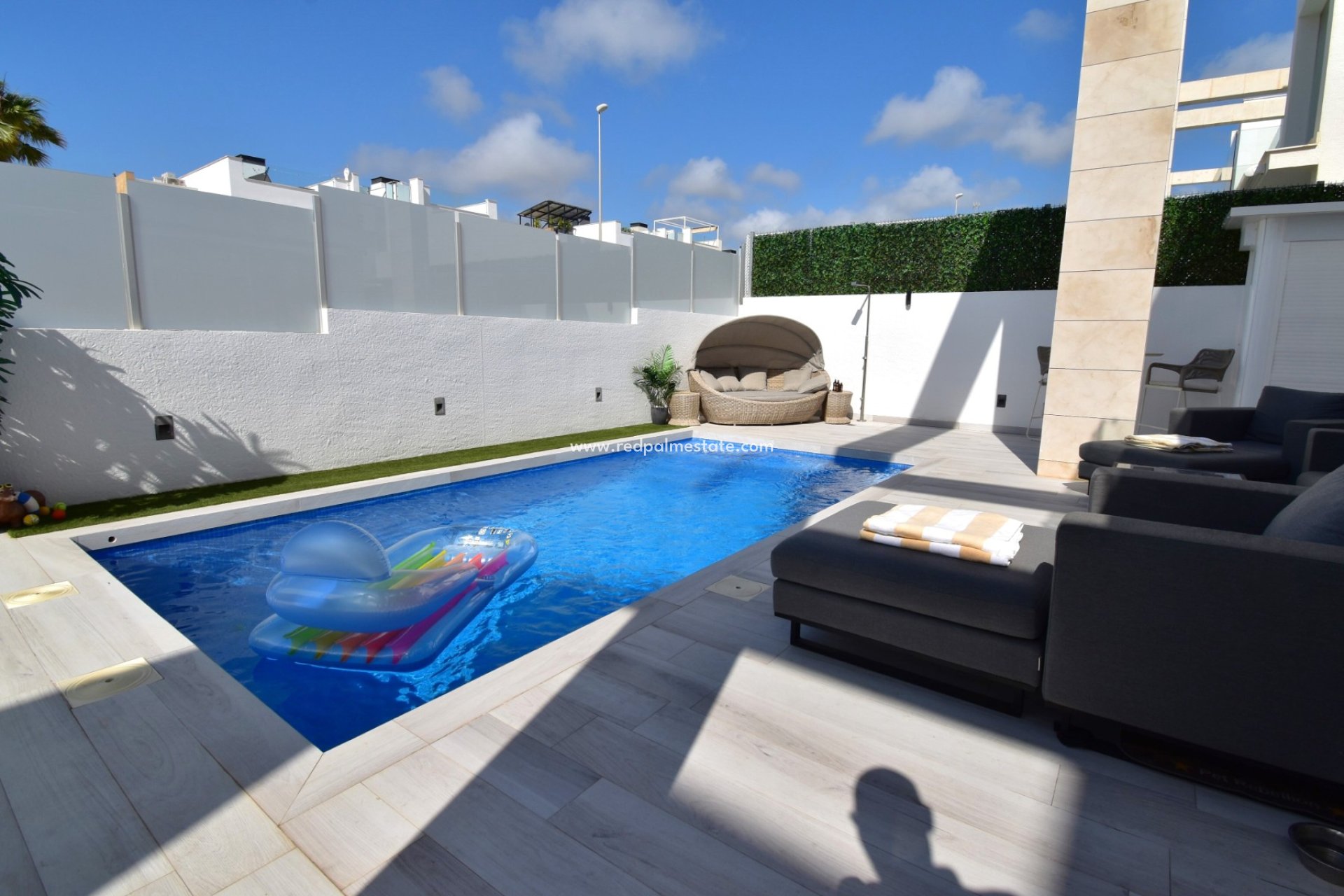 Resale - Villa -
Orihuela Costa