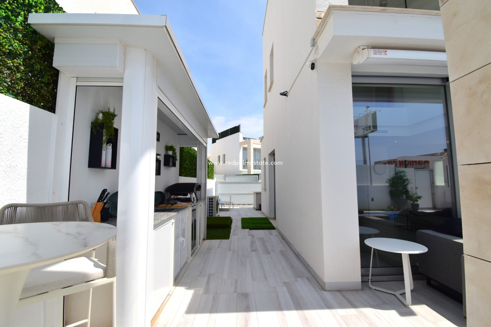 Resale - Villa -
Orihuela Costa