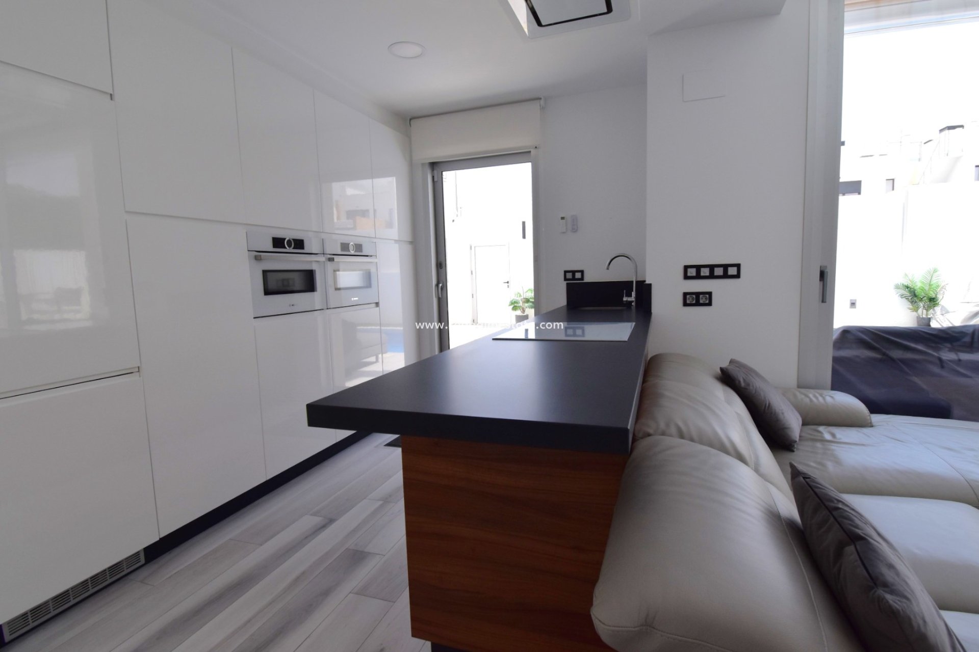 Resale - Villa -
Orihuela Costa