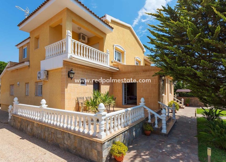 Resale - Villa -
Orihuela Costa