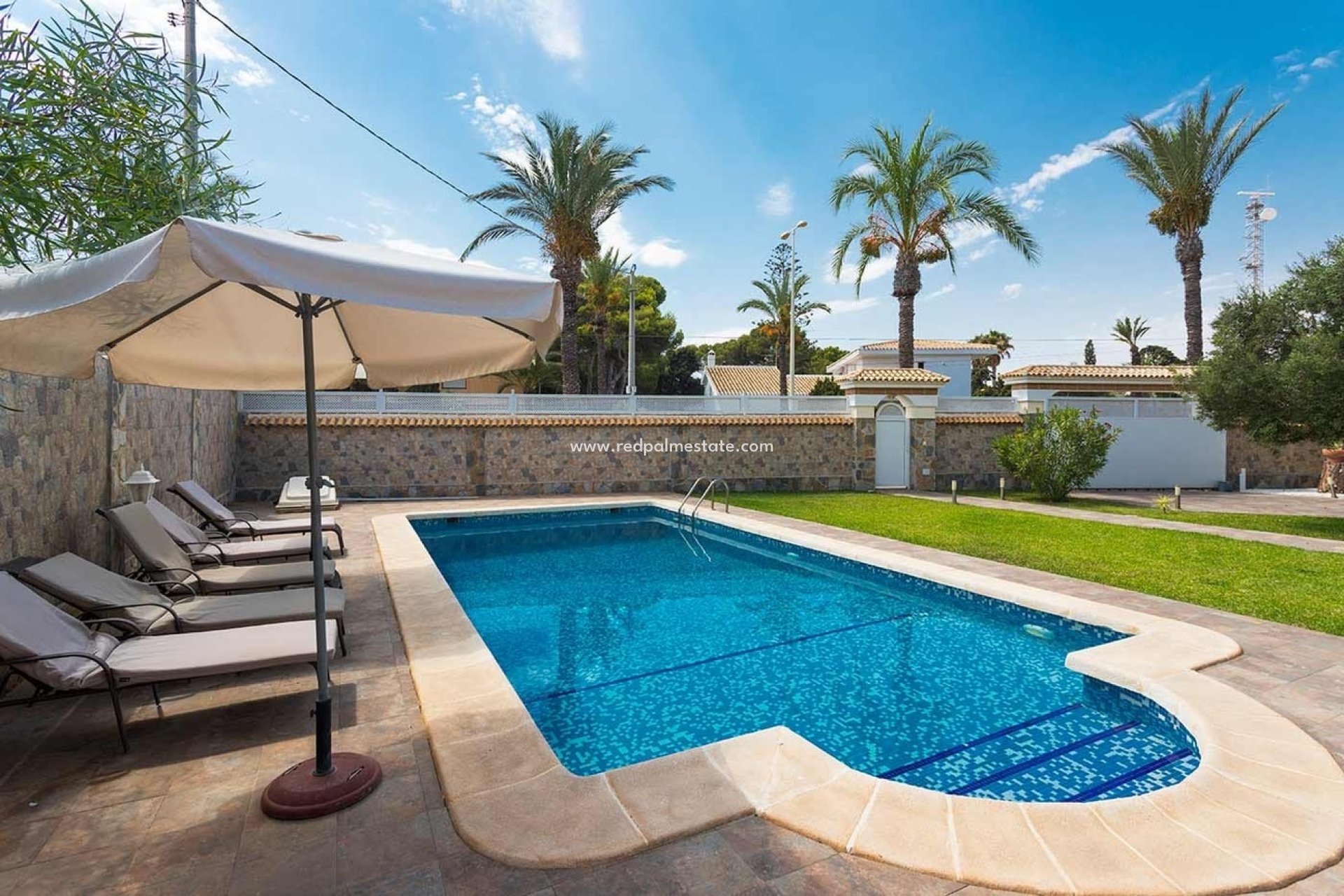 Resale - Villa -
Orihuela Costa