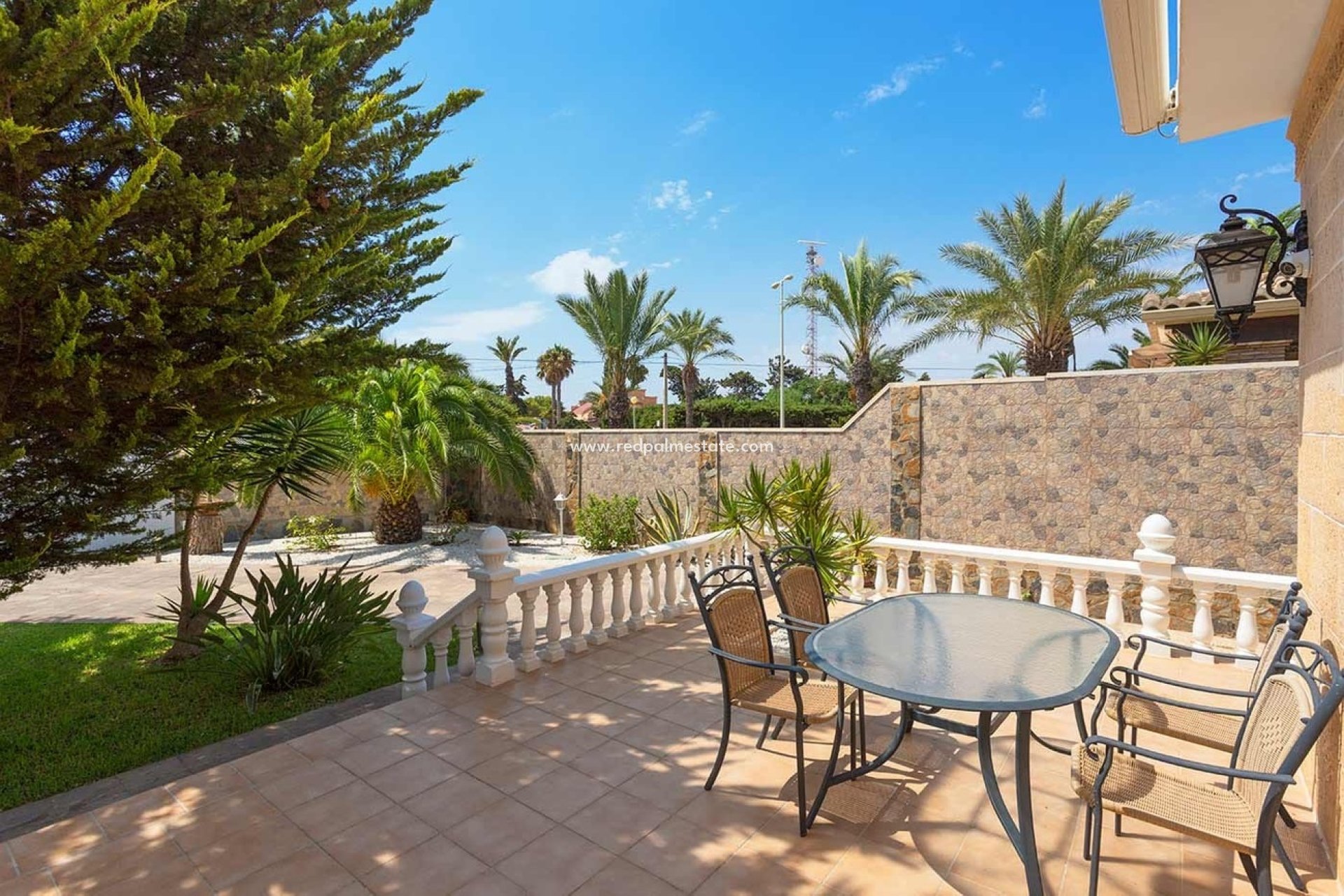 Resale - Villa -
Orihuela Costa