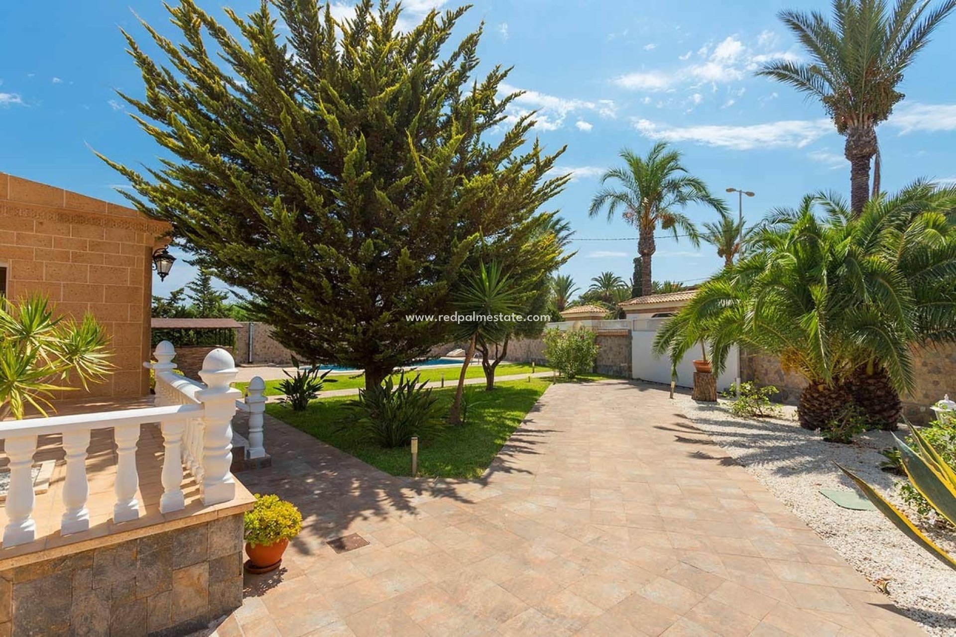 Resale - Villa -
Orihuela Costa