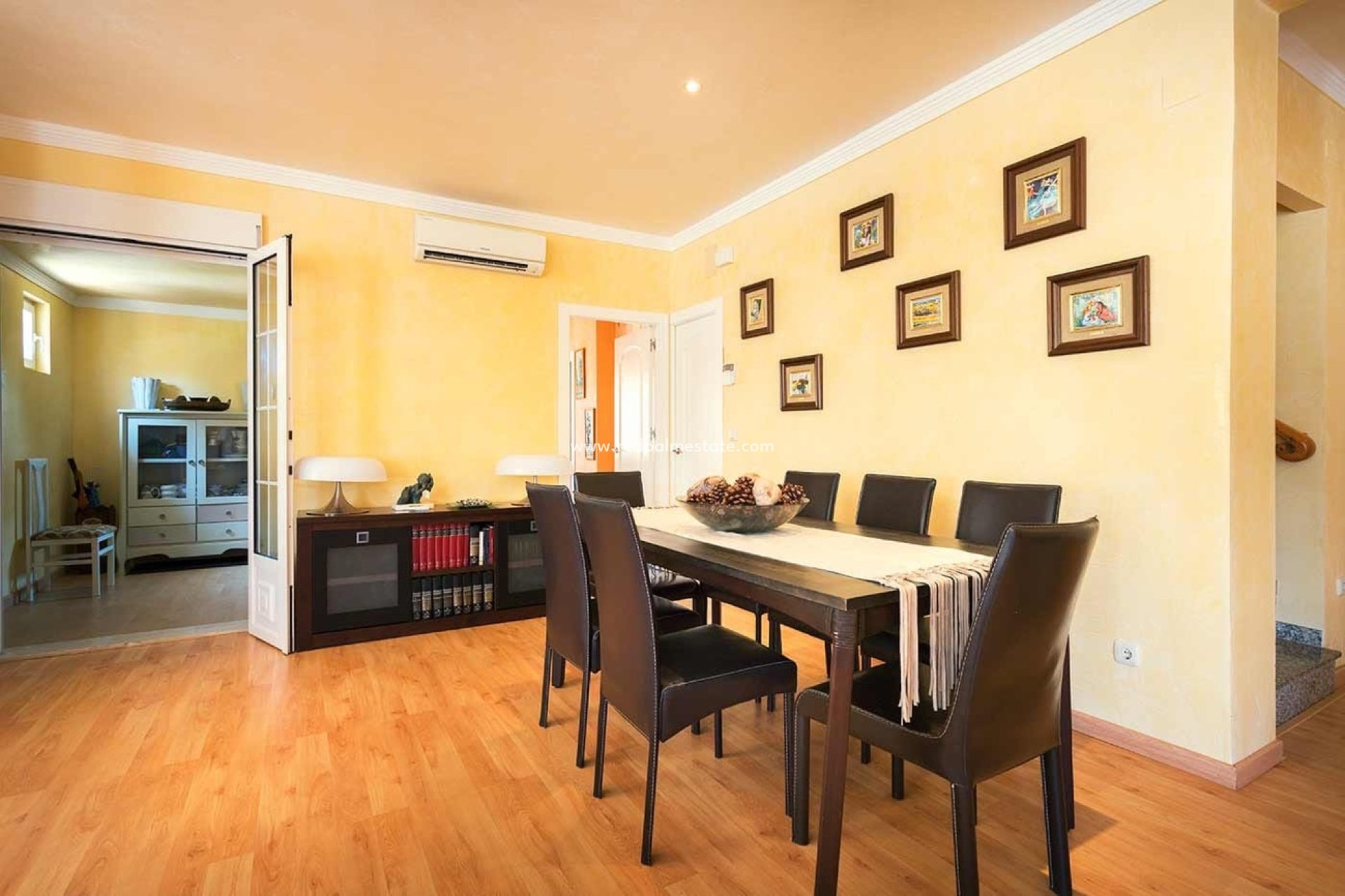 Resale - Villa -
Orihuela Costa