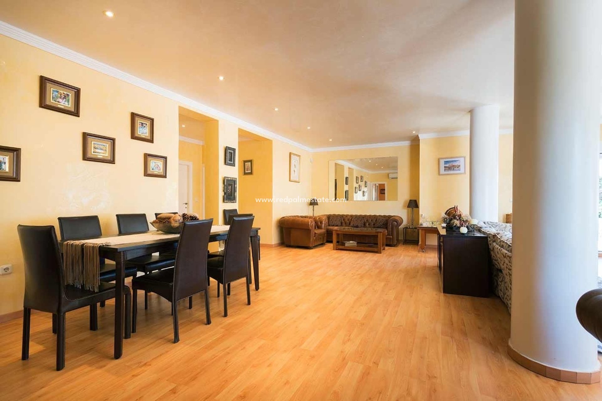 Resale - Villa -
Orihuela Costa