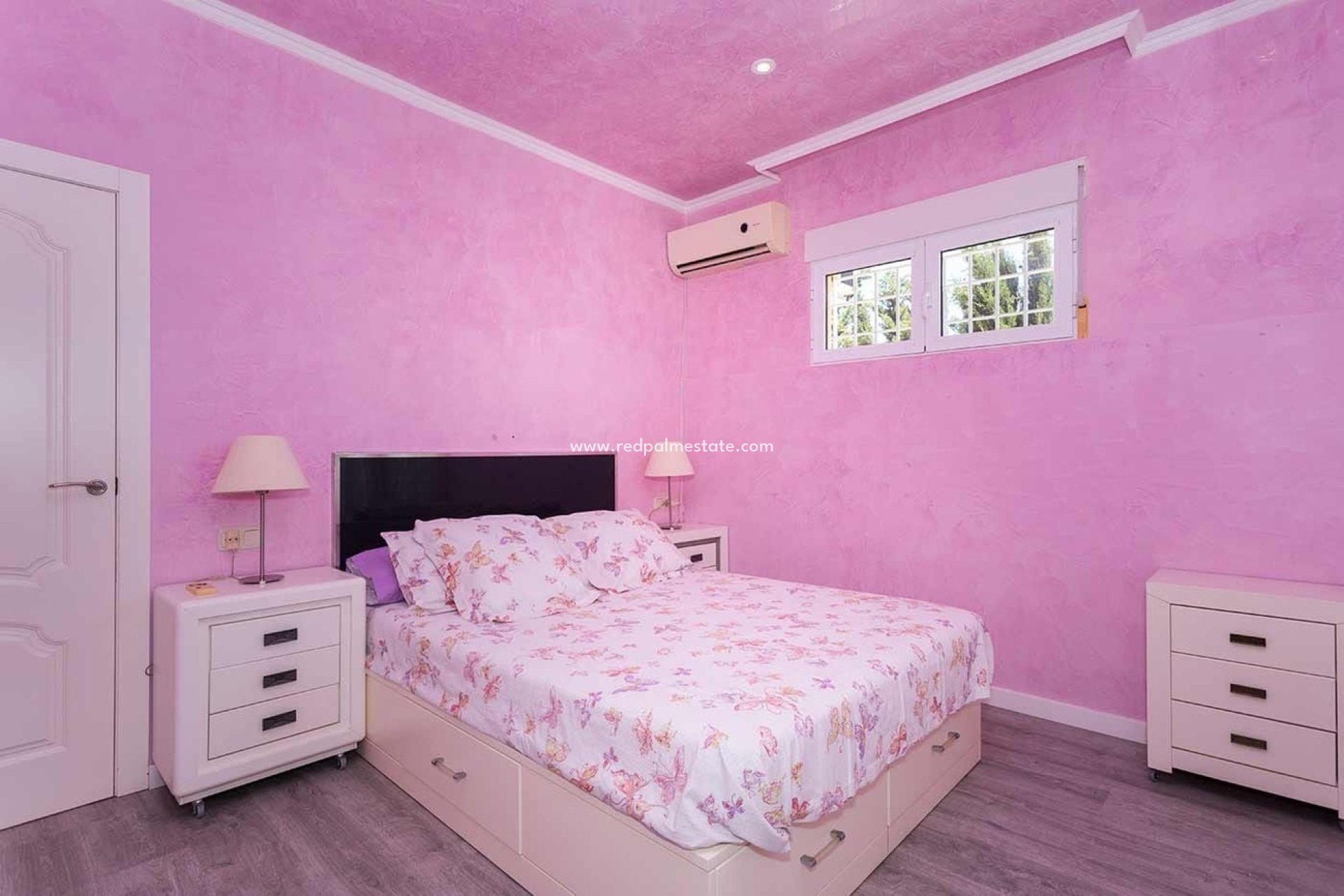 Resale - Villa -
Orihuela Costa