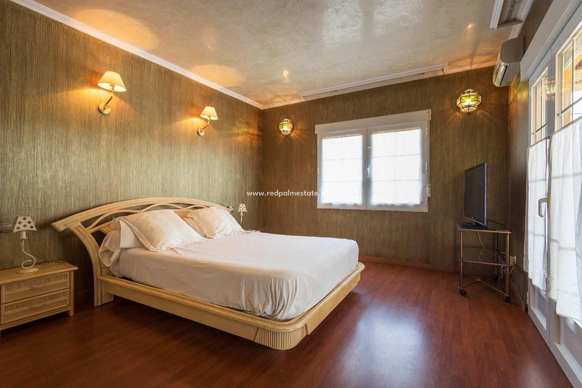 Resale - Villa -
Orihuela Costa