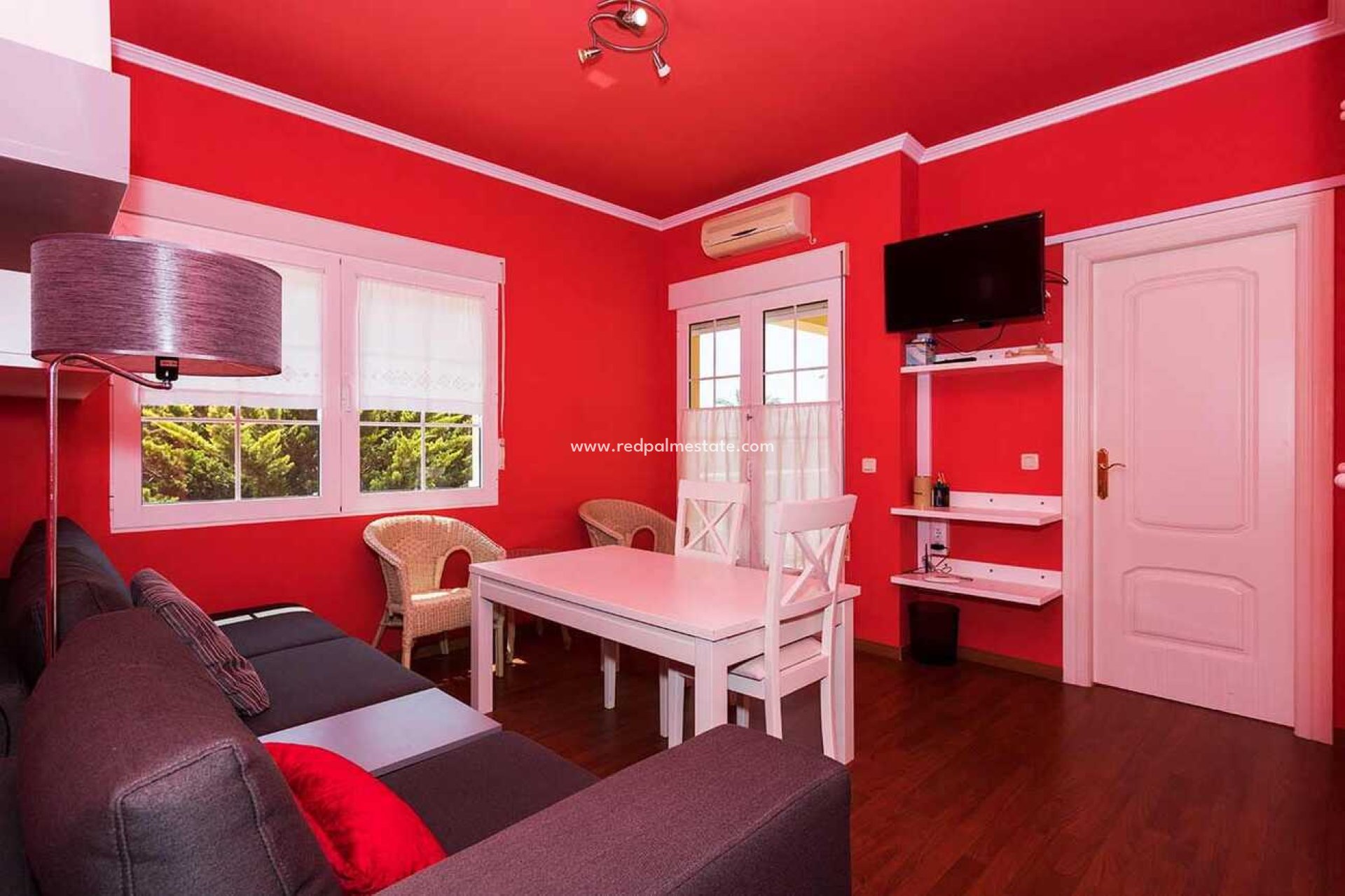 Resale - Villa -
Orihuela Costa