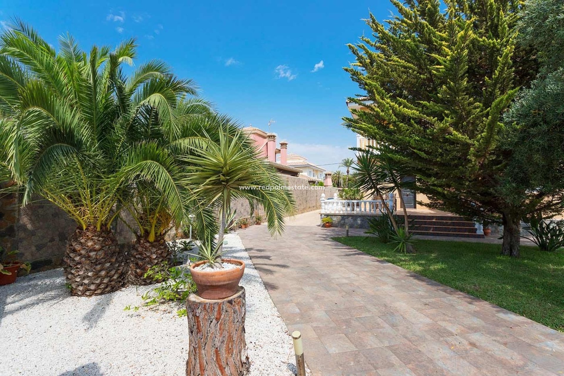 Resale - Villa -
Orihuela Costa