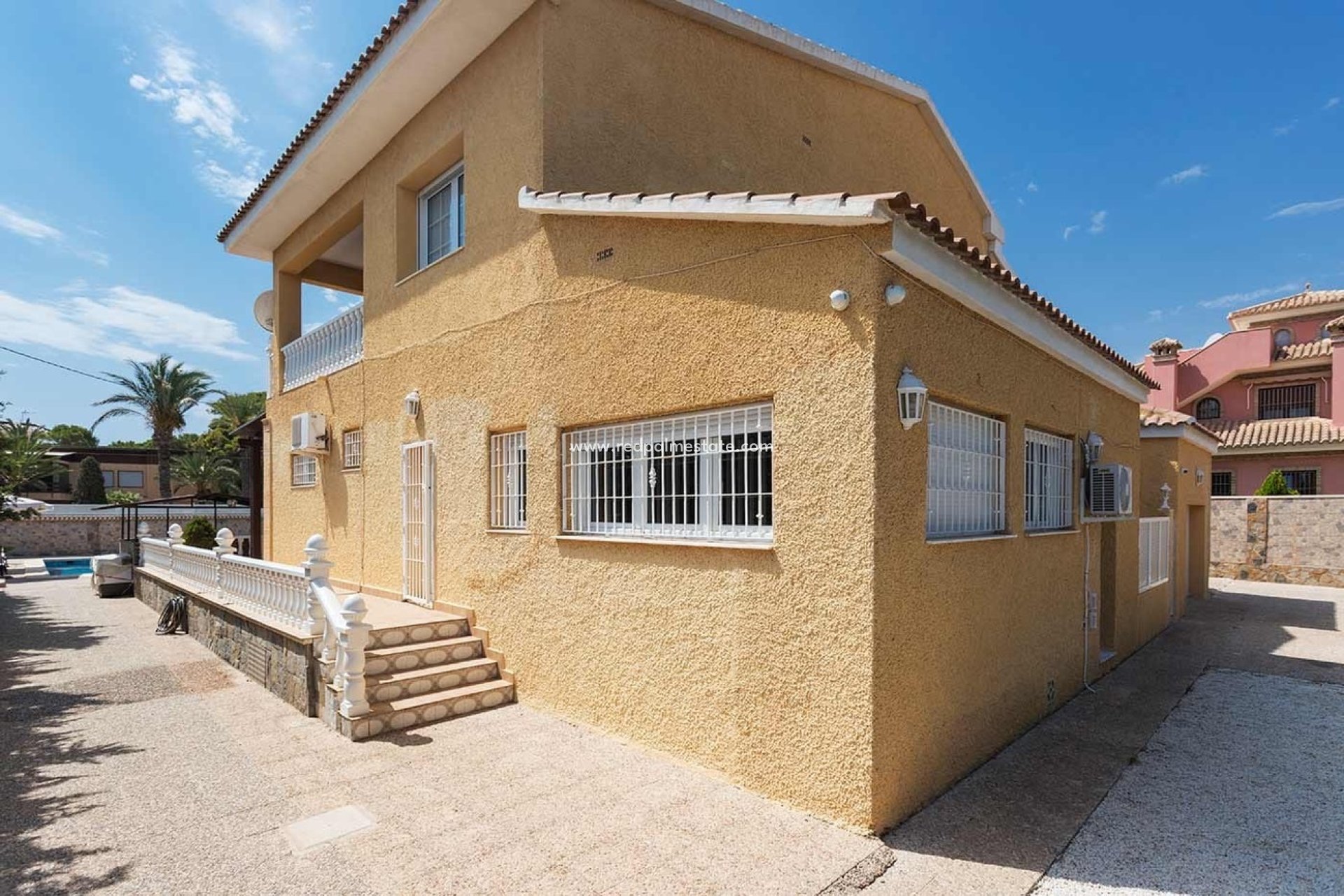 Resale - Villa -
Orihuela Costa