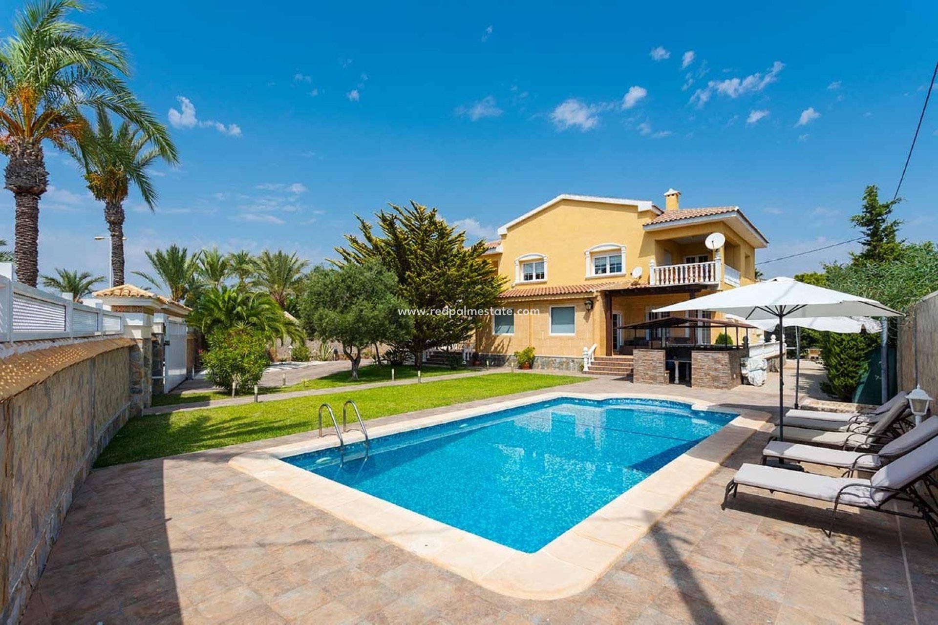Resale - Villa -
Orihuela Costa