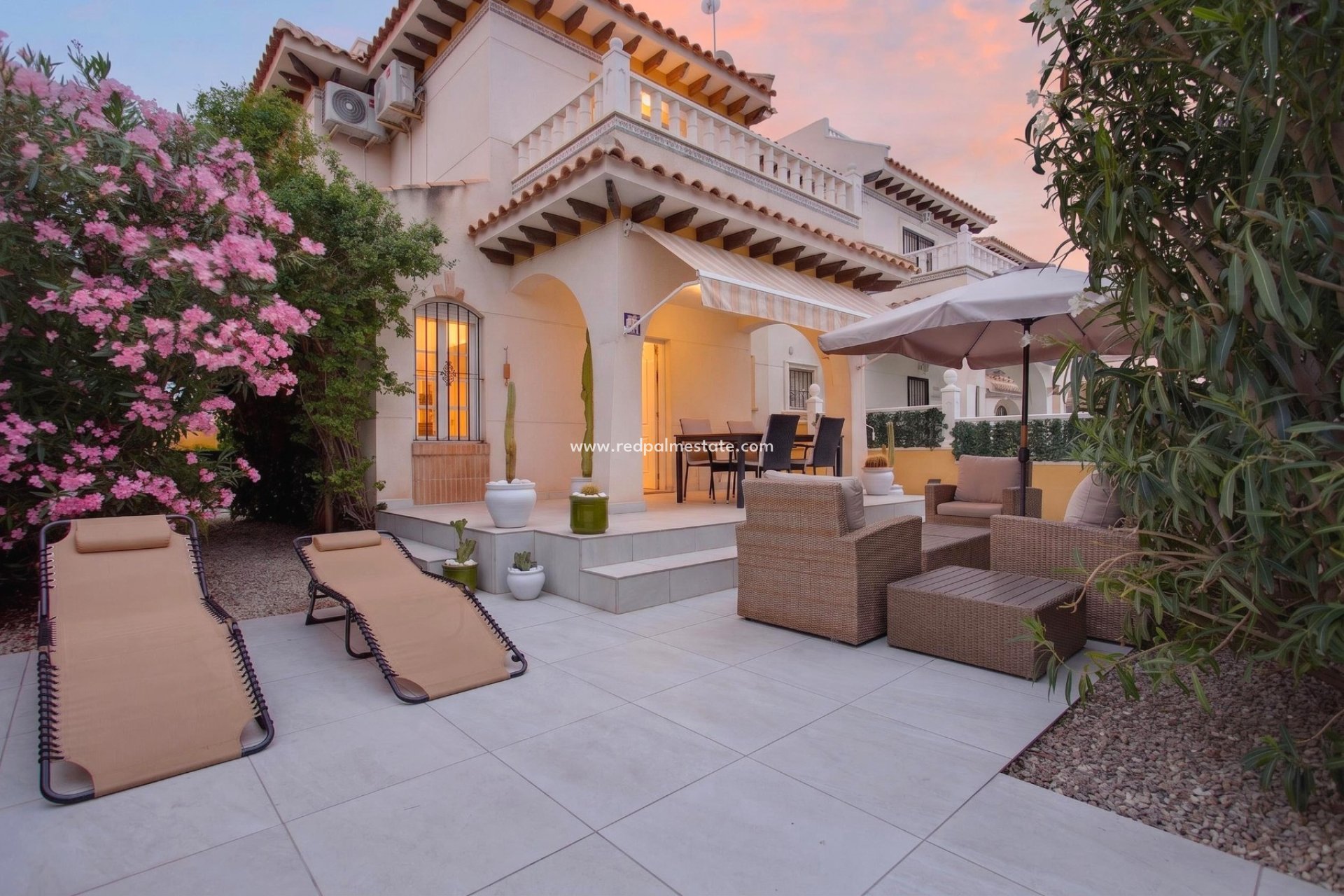 Resale - Villa -
Orihuela Costa