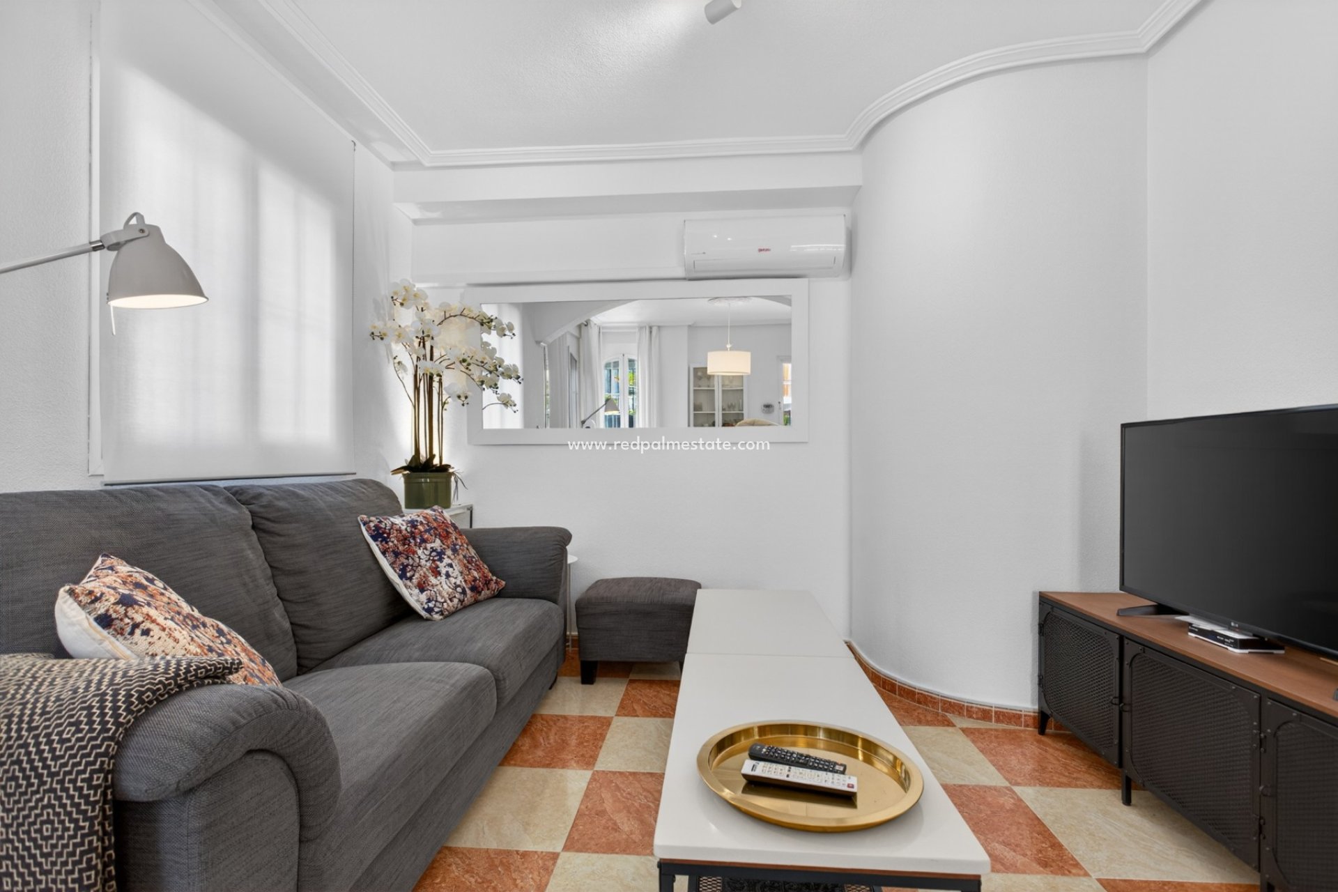 Resale - Villa -
Orihuela Costa