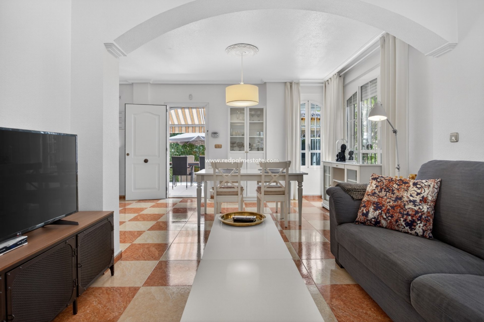 Resale - Villa -
Orihuela Costa
