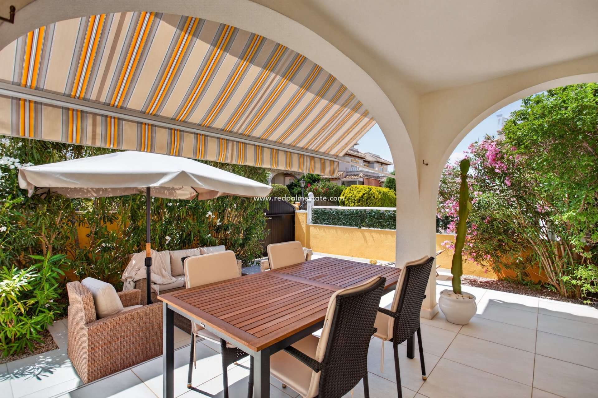 Resale - Villa -
Orihuela Costa
