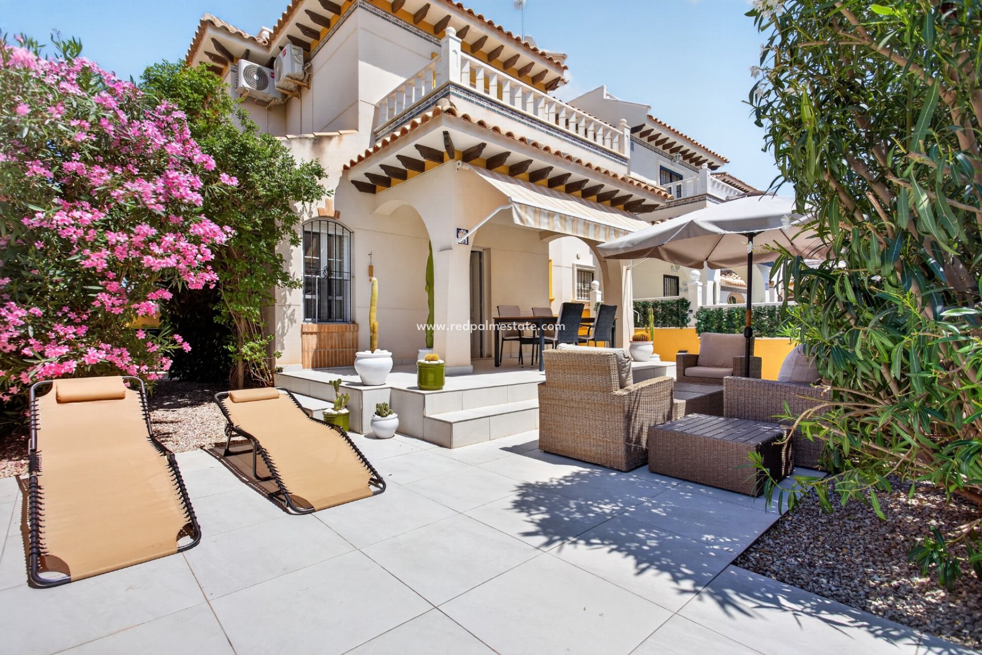 Resale - Villa -
Orihuela Costa