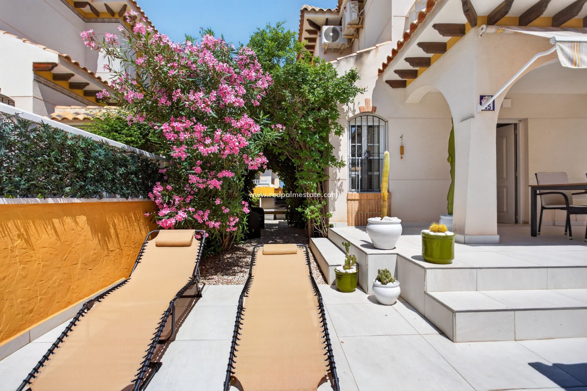 Resale - Villa -
Orihuela Costa