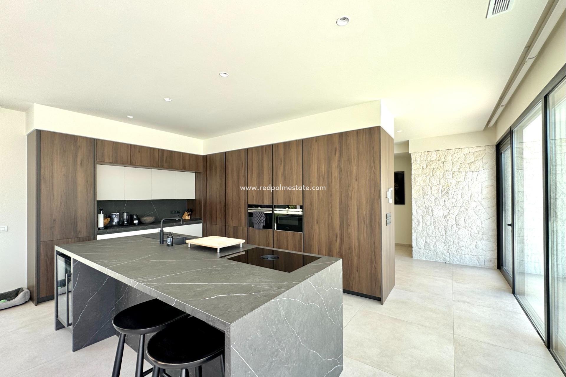 Resale - Villa -
Orihuela - Las Colinas Golf