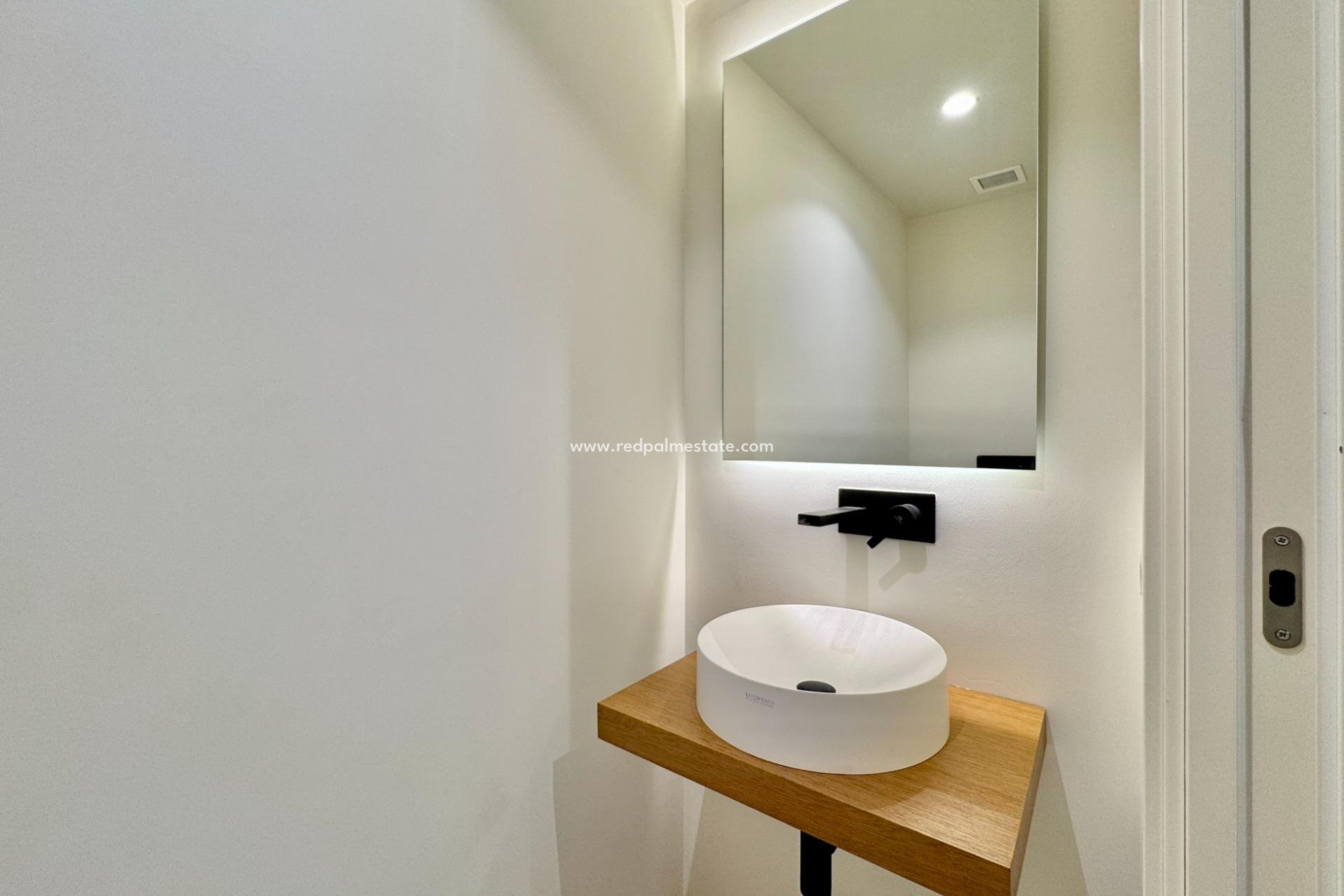 Resale - Villa -
Orihuela - Las Colinas Golf