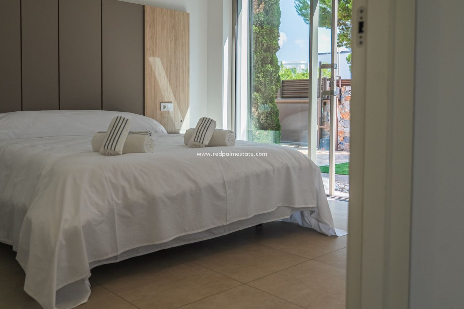 Resale - Villa -
Orihuela - Las Colinas Golf