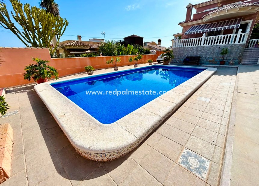 Resale - Villa -
Orihuela - Los balcones