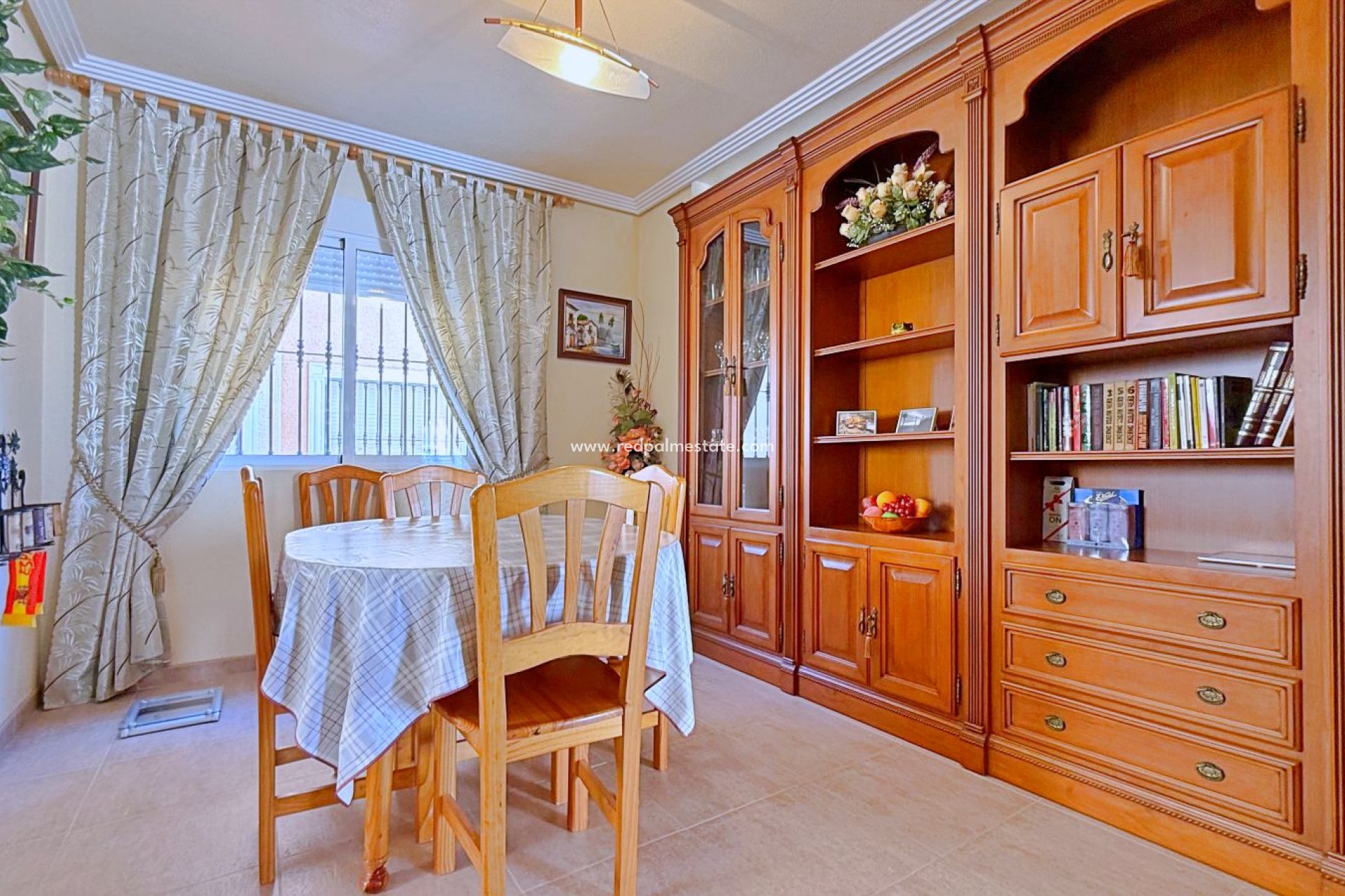 Resale - Villa -
Orihuela - Orihuela Costa